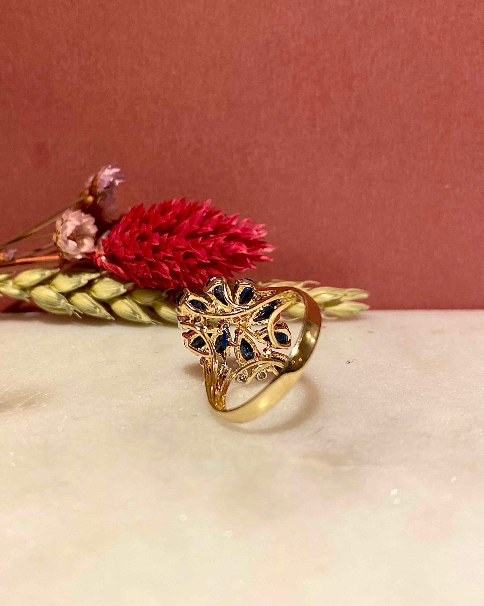 Bague Vintage Fleur 9 Saphirs 1.60 carat & Diamants "Maina"