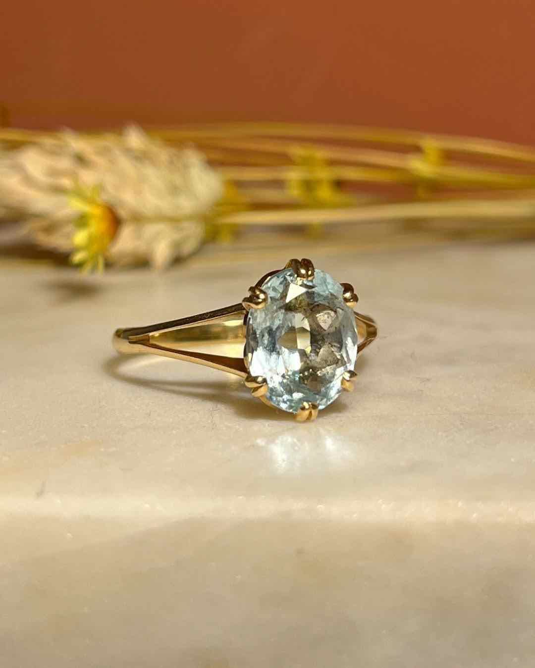Anillo vintage de topacio de 3 quilates "Elya"