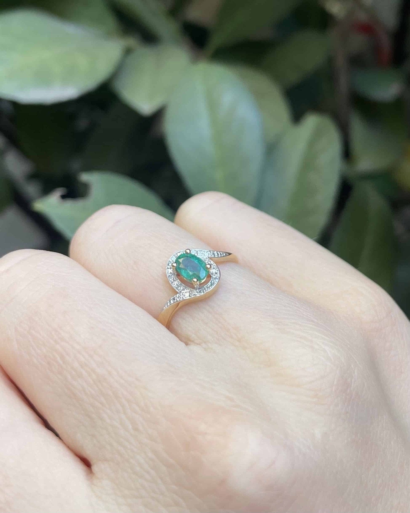Bague Vintage Tourbillon Émeraude & Diamants "Astelle" - Elliade Paris