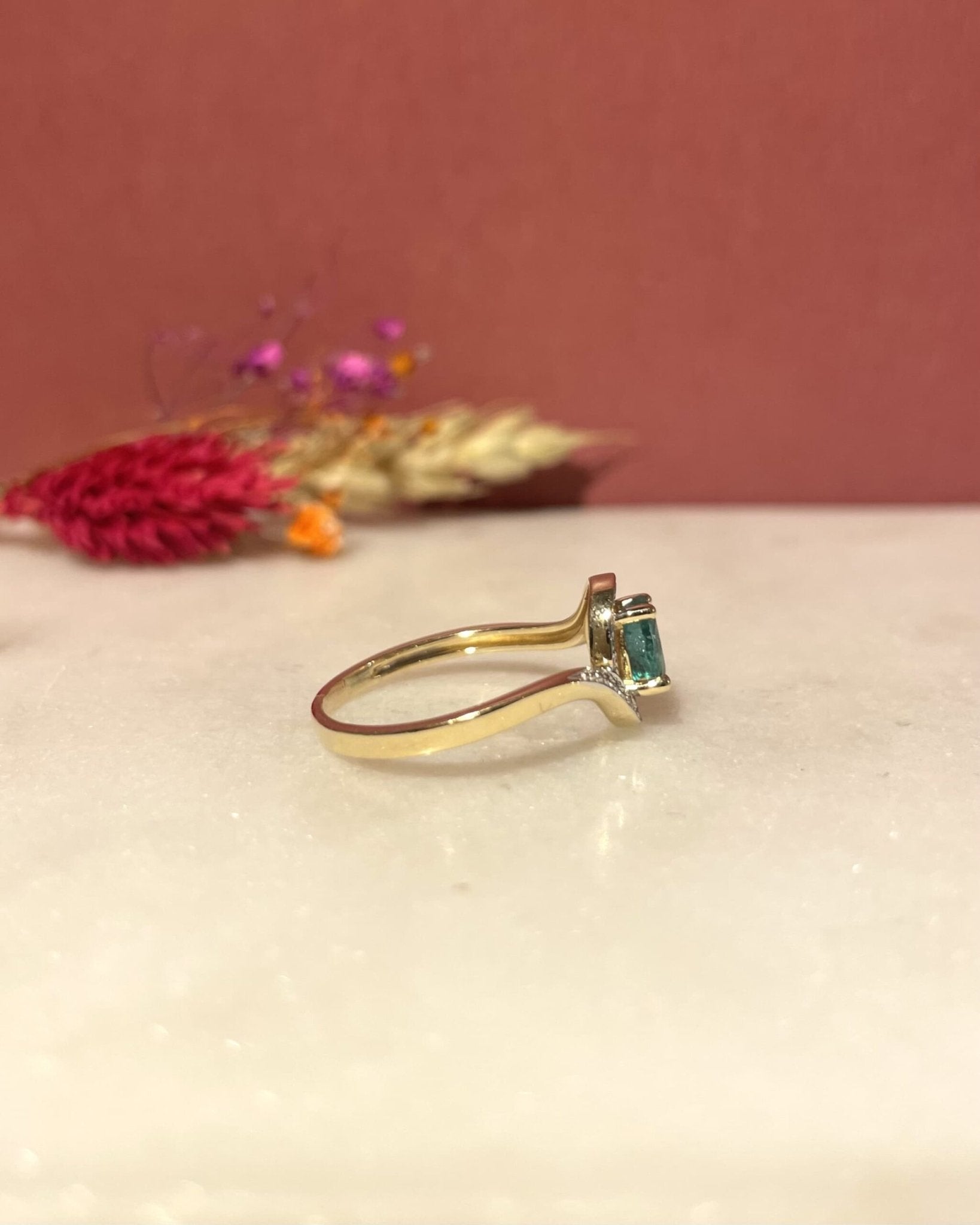 Bague Vintage Tourbillon Émeraude & Diamants "Astelle" - Elliade Paris