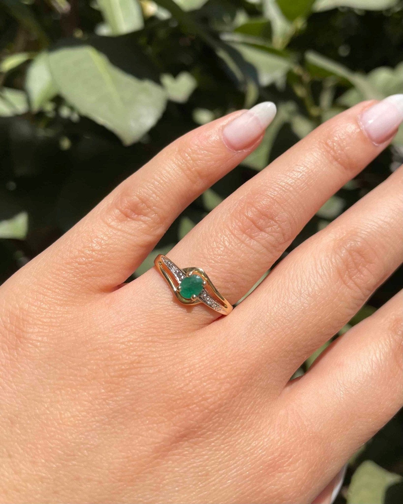 Bague Vintage Tourbillon Émeraude & Diamants "Claire" - Elliade Paris