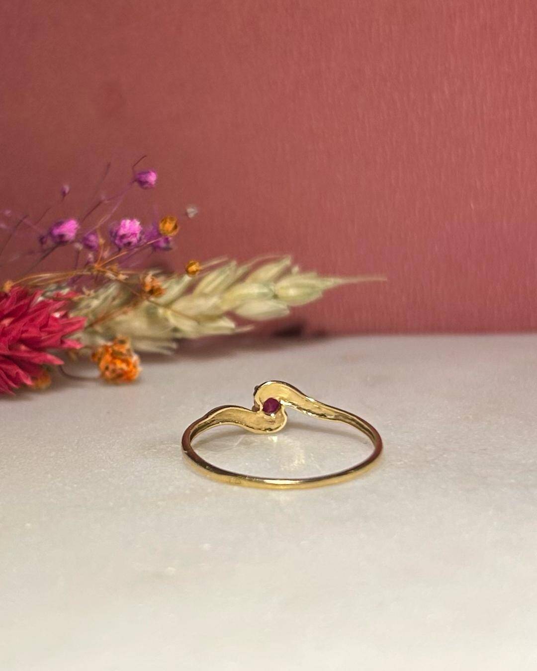 Bague Vintage Tourbillon Rubis "Sereen" - Elliade Paris