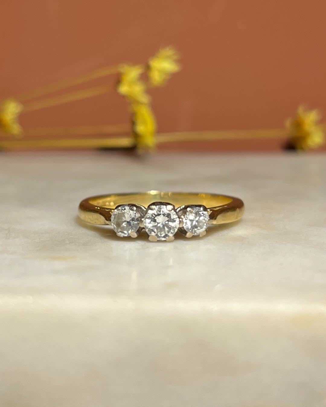 Bague Vintage Trilogie Diamants "Laurence"
