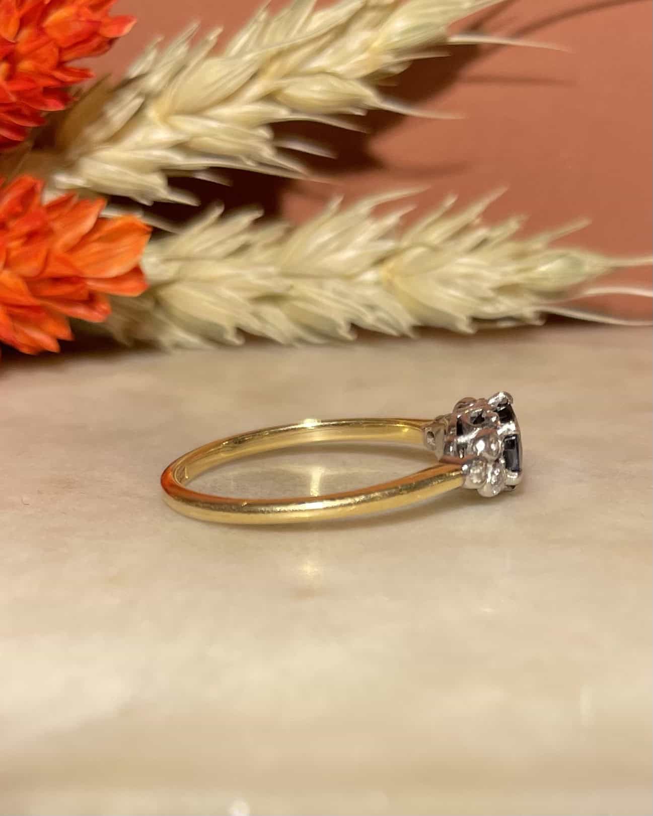 Anillo trilogía "Maélia" de zafiro y diamantes de 1,20 quilates