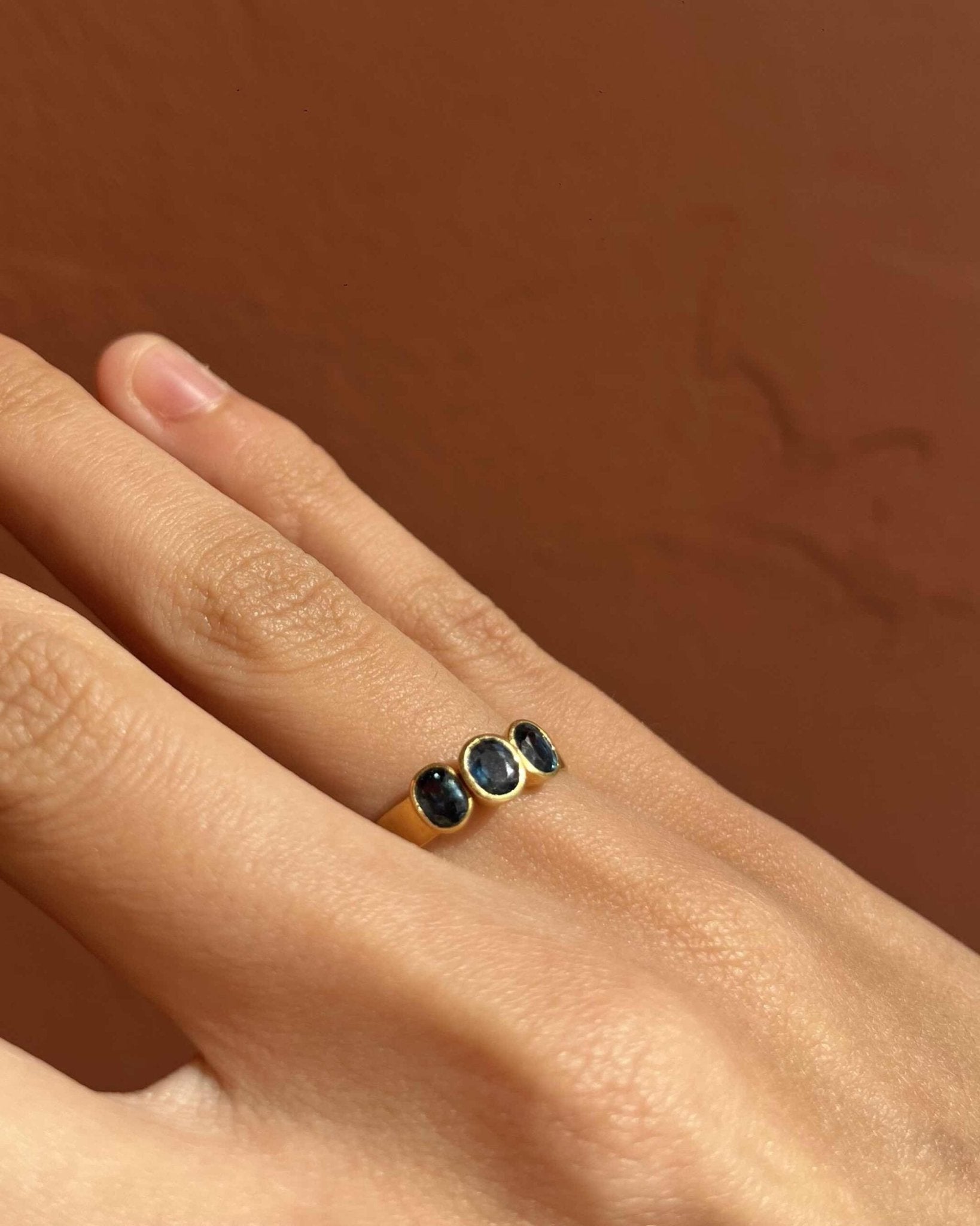 Bague vintage Trilogie Saphirs "Josianne" - Elliade Paris
