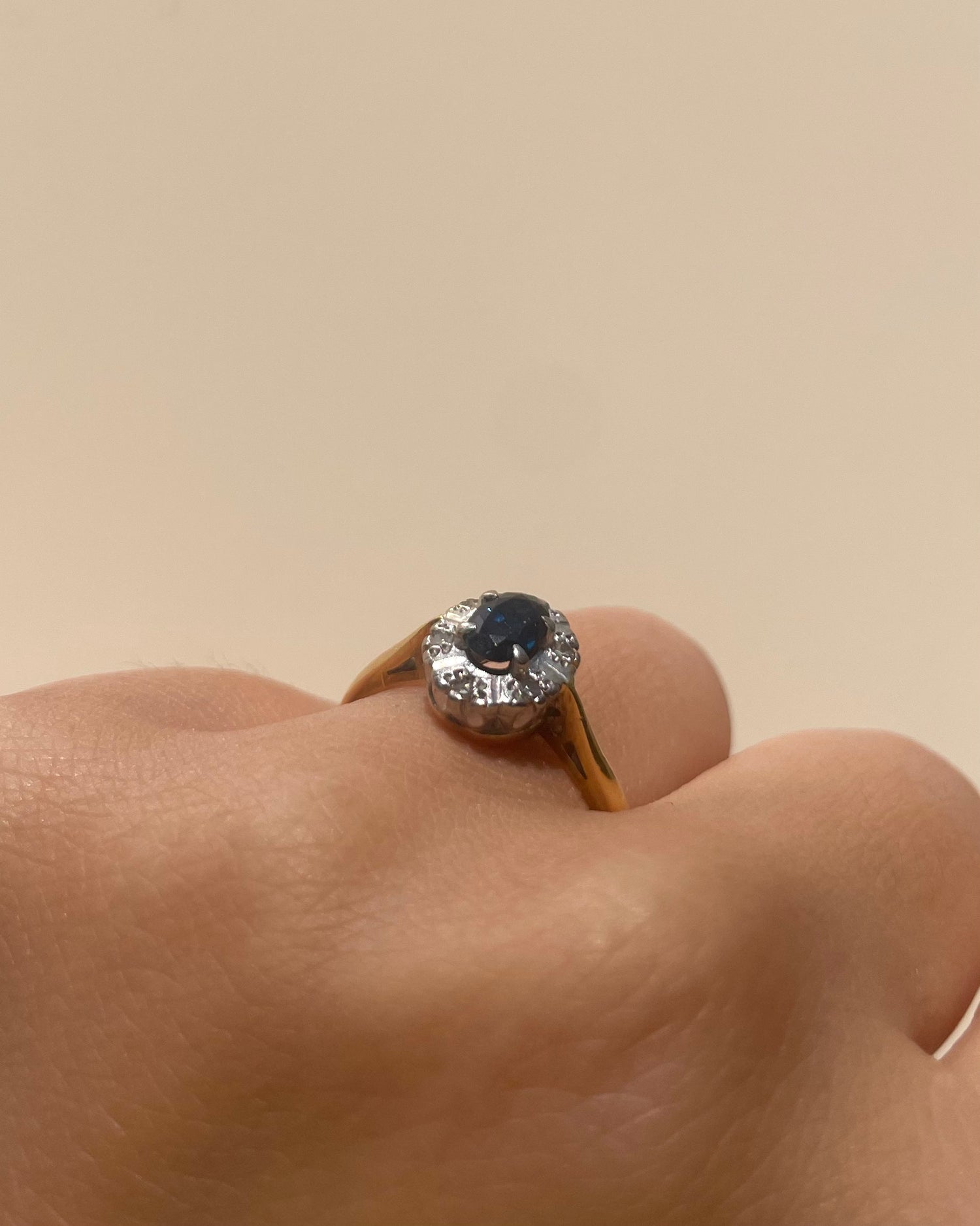 Bague Marguerite Saphir 0.55 carat & Diamants “Alexane”