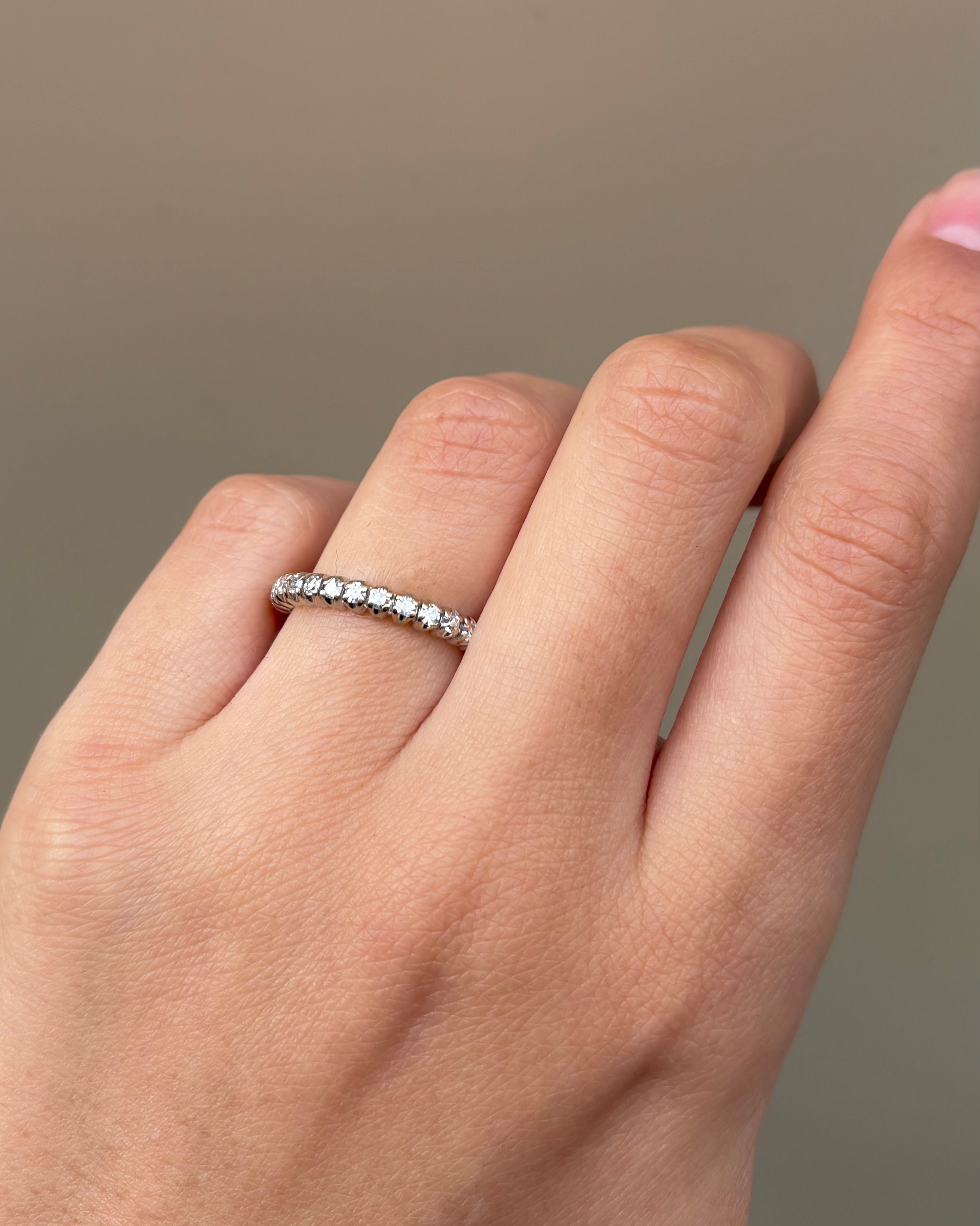 Anillo de alianza americano con diamantes 0,30 quilates "Pia"