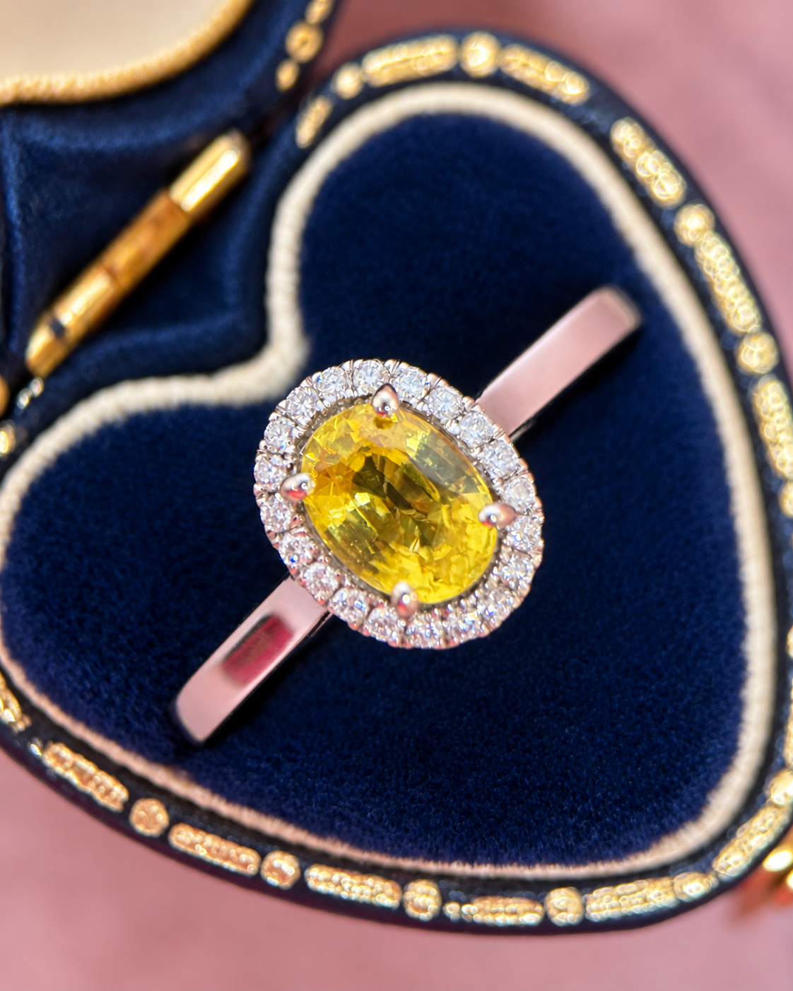 Bague Solitaire Saphir Jaune 1 carat & Diamants "Connie"