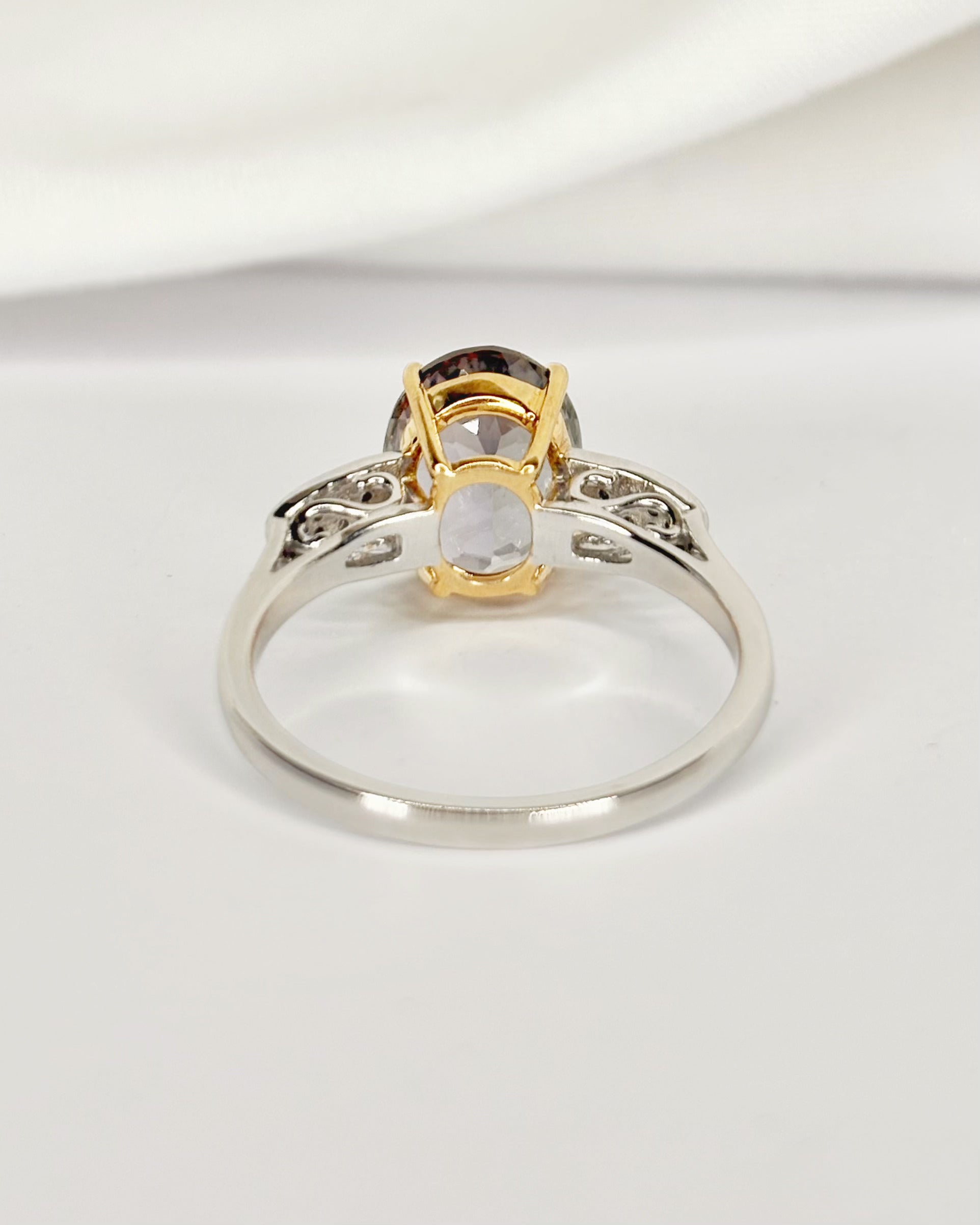 Anillo Solitario Tanzanita 2.95 quilates y Diamantes "Cyndelle"