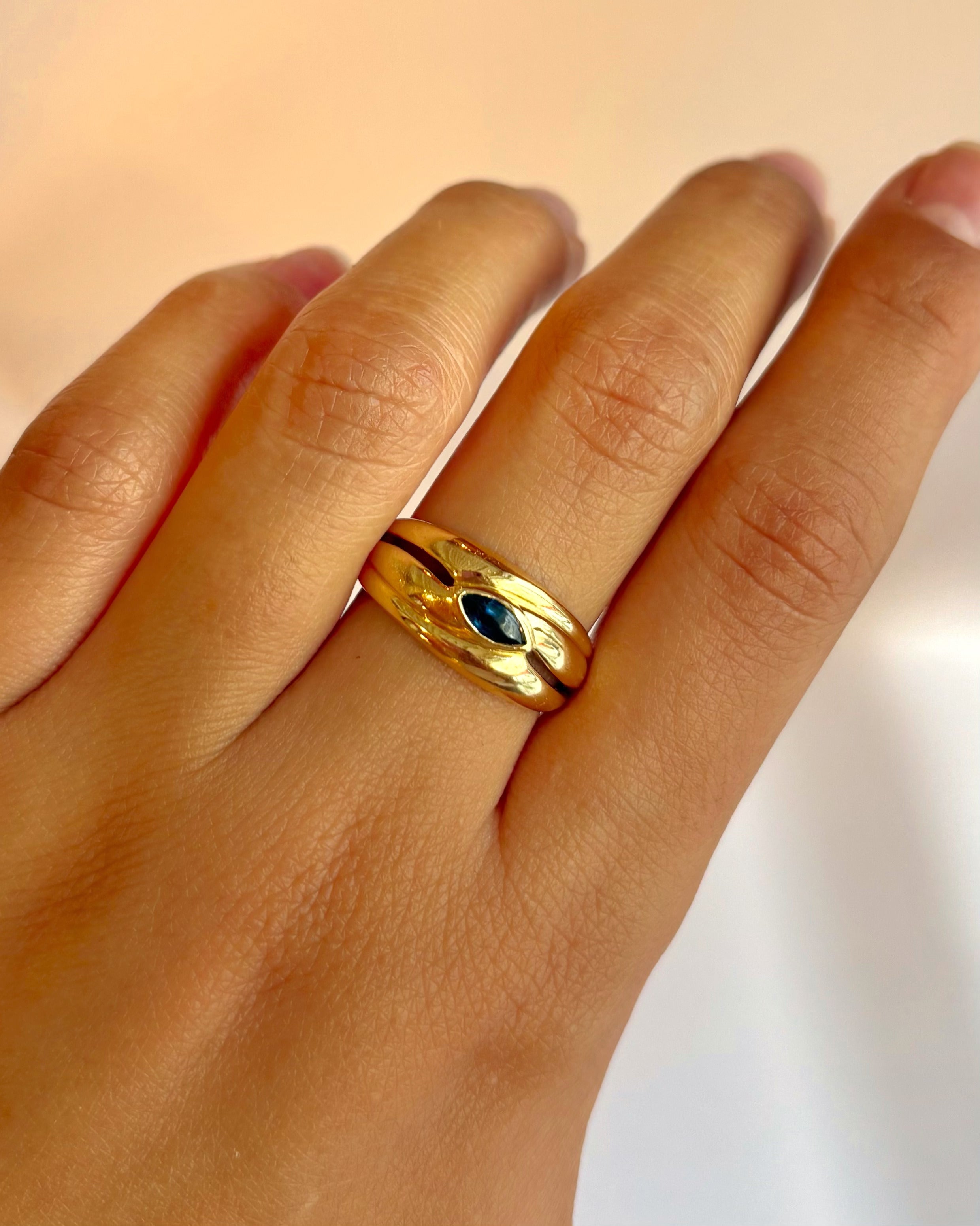 Anillo rígido con zafiro "Coline"
