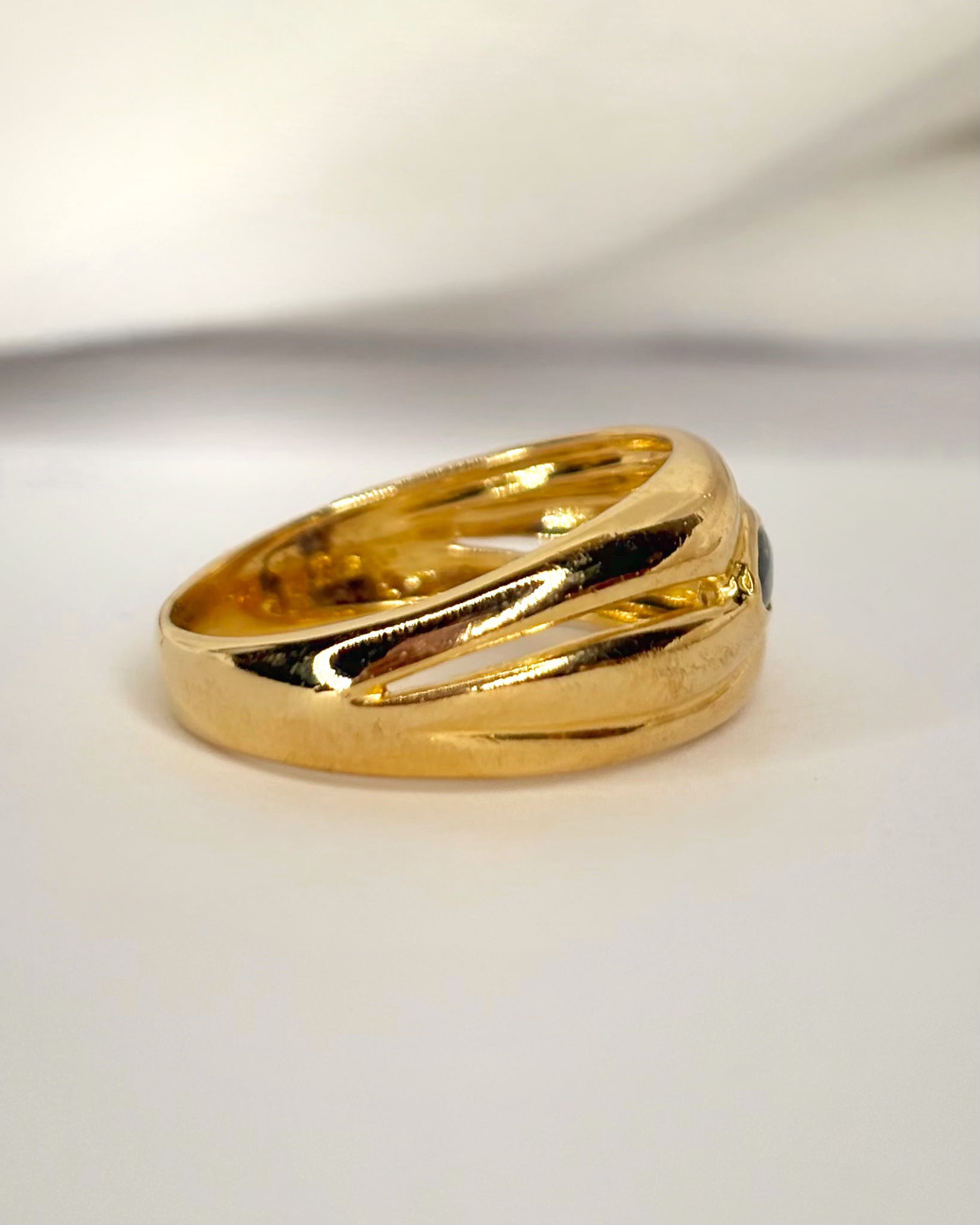 Anillo rígido con zafiro "Coline"