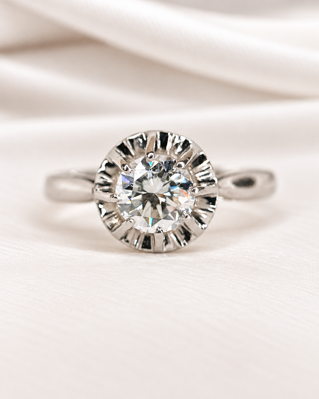 Anillo solitario art déco con diamante de 0.81 quilates, color G y pureza VVS1, «Célia»