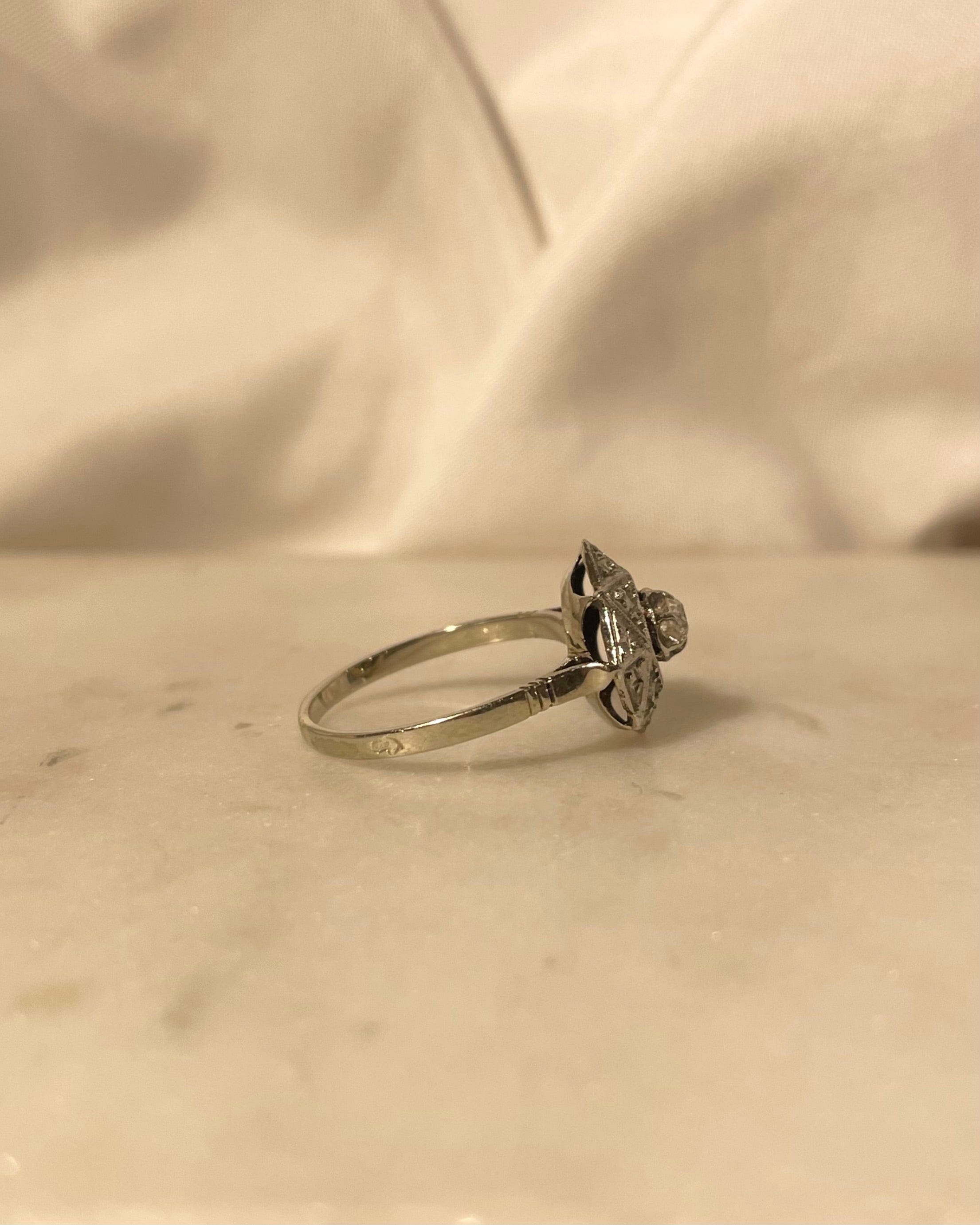 Anillo Art Déco Diamante 0.10 Quilate "Constance"