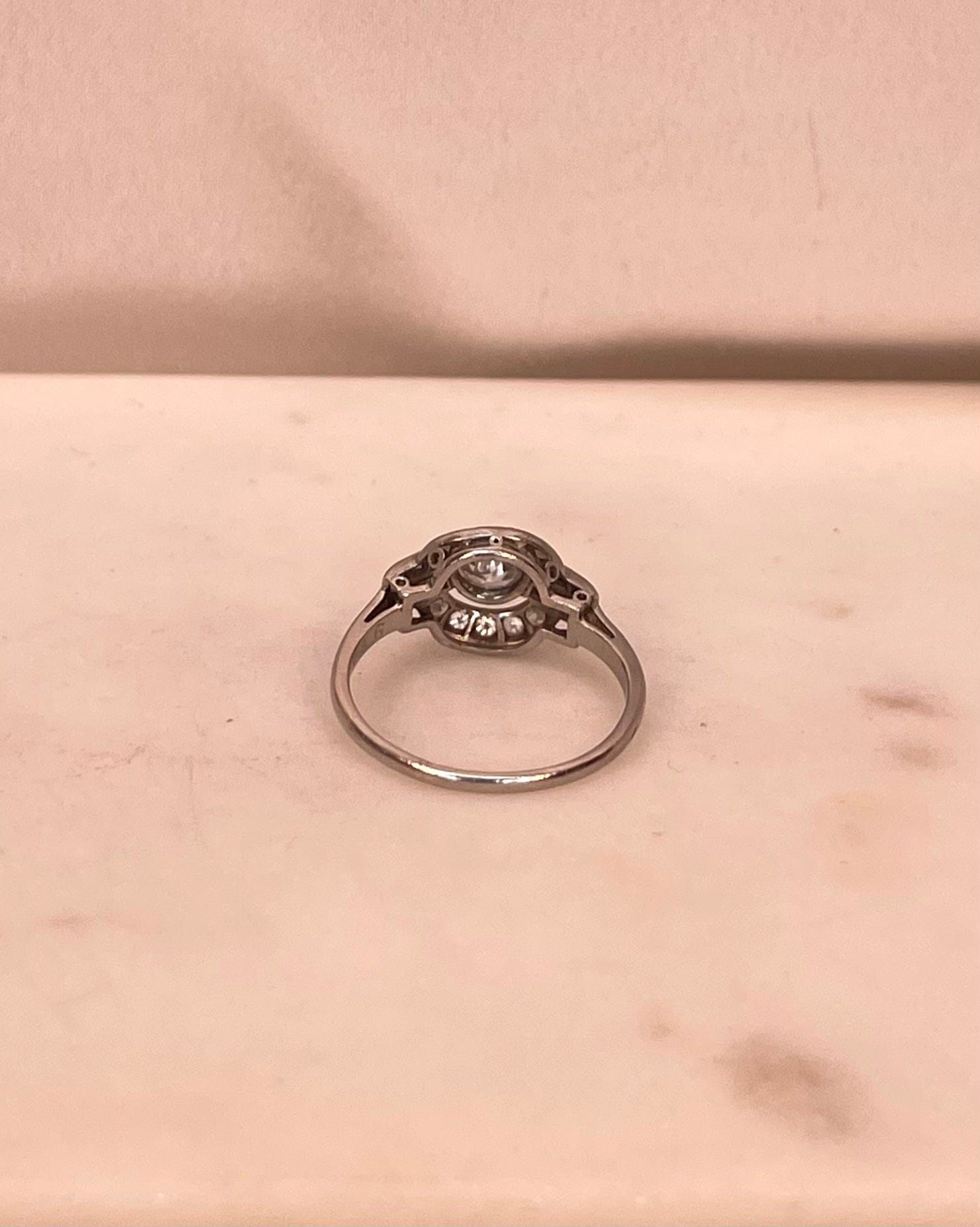 Anillo Art Déco 23 Diamantes 0.87 quilates "Inaya"