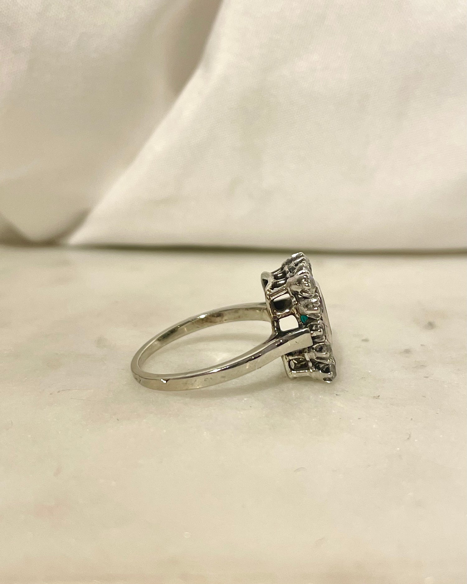 Bague marguerite Émeraude et Diamants "Enore"