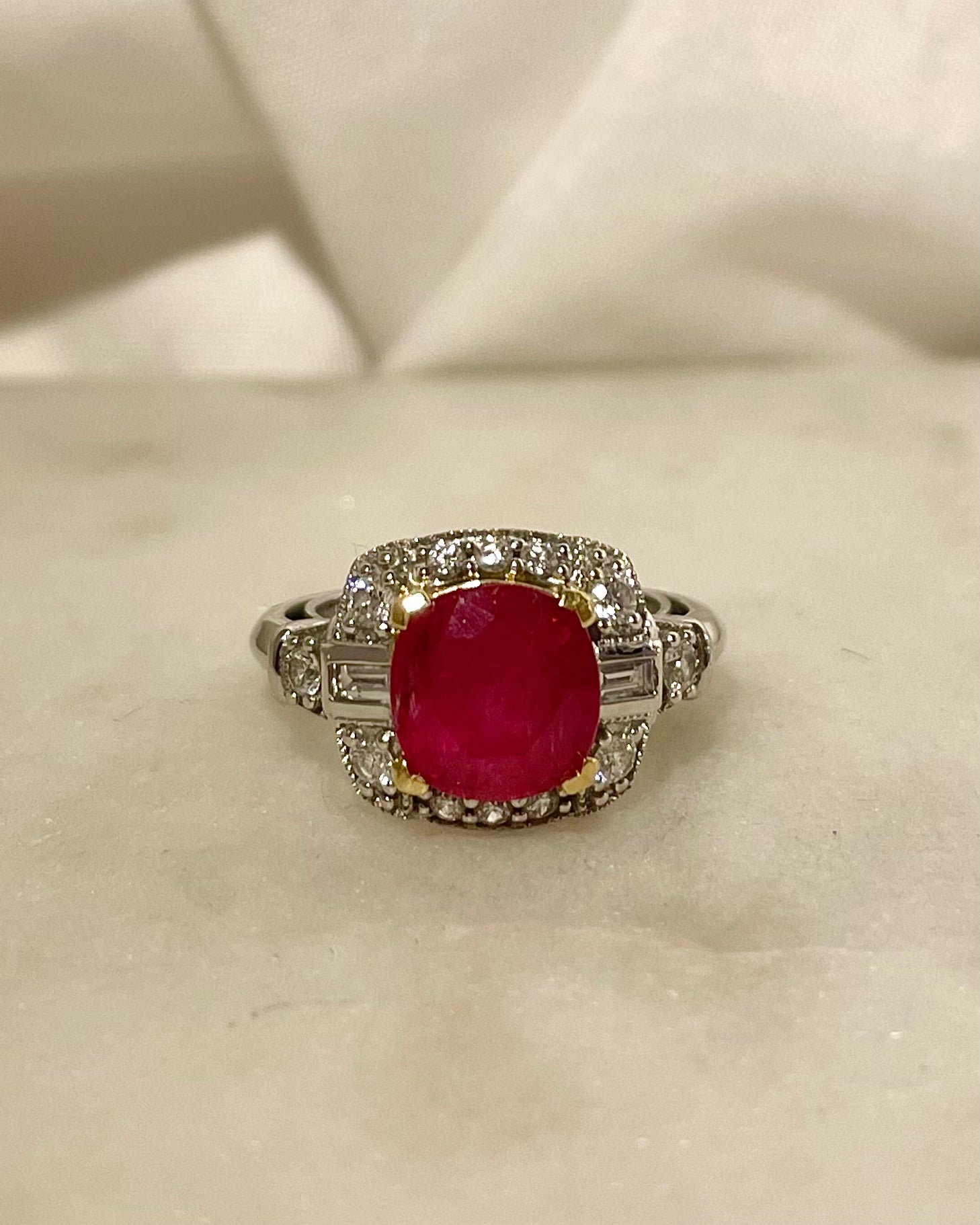 Bague Art-Déco Rubis 2.90 carats & 14 Diamants "Milo"