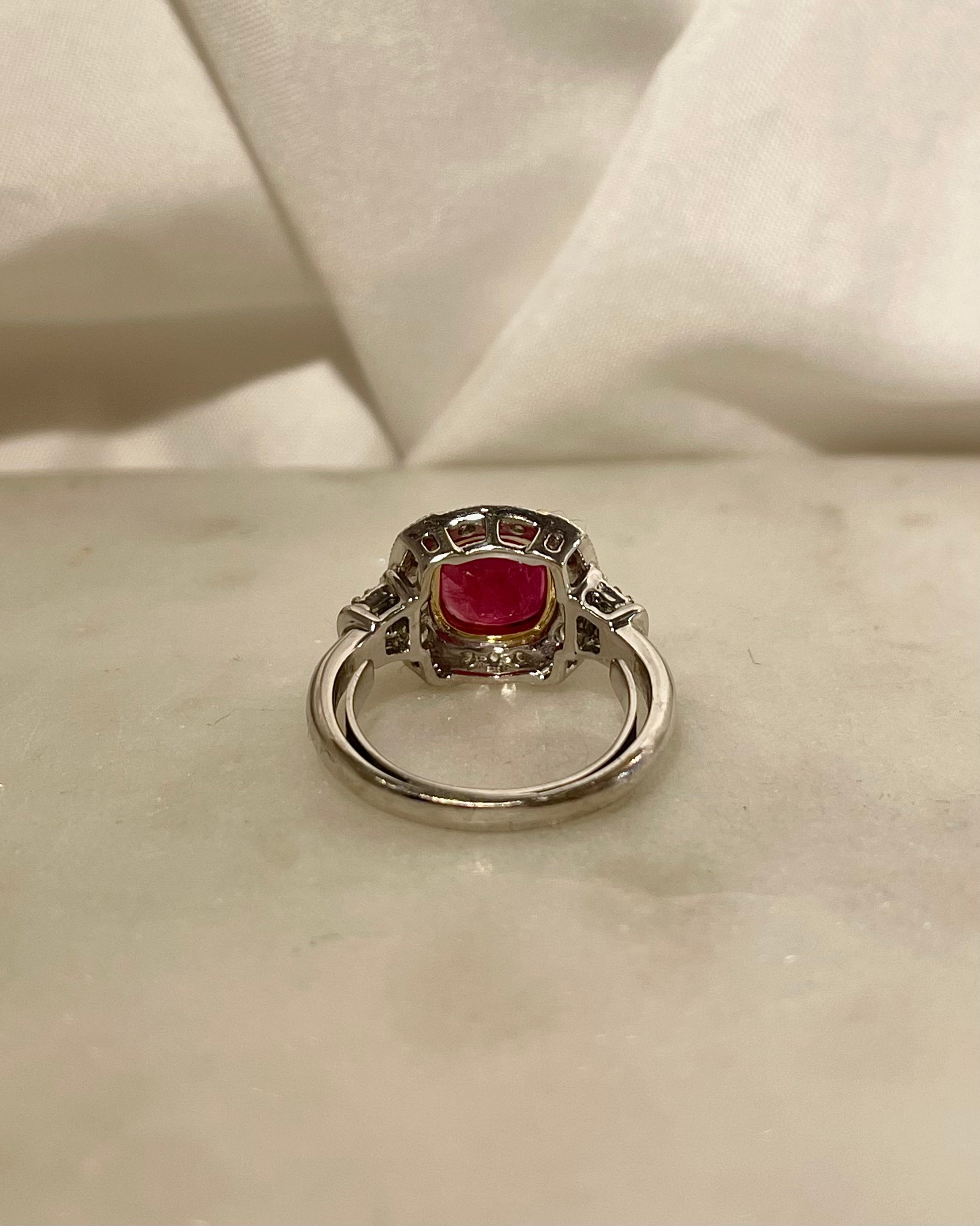 Bague Art-Déco Rubis 2.90 carats & 14 Diamants "Milo"