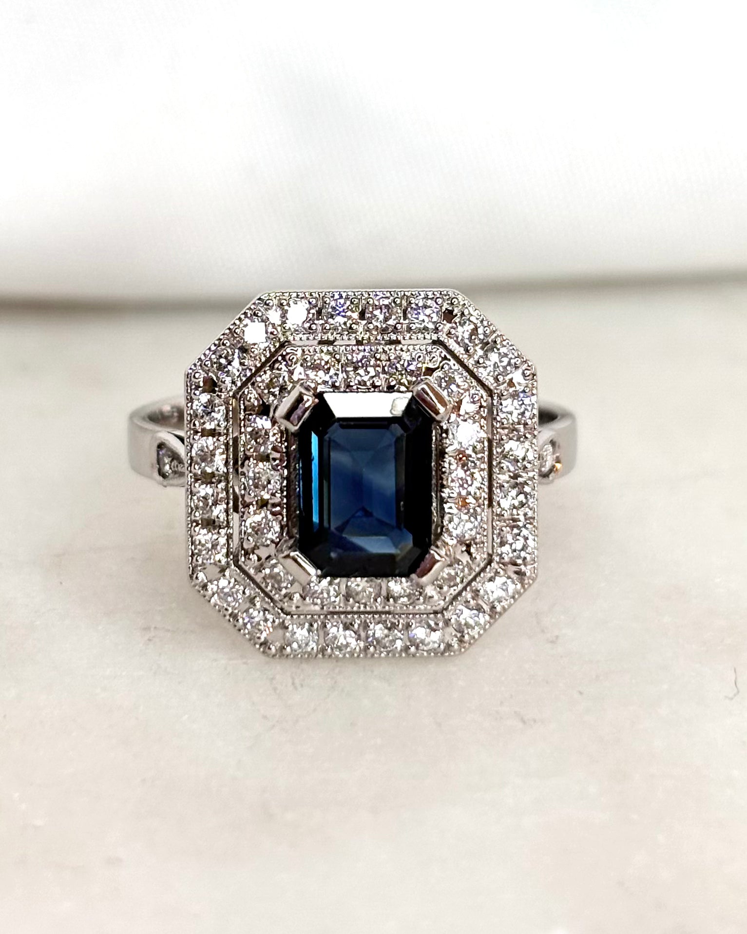 Bague Style Art Déco Saphir 1 carat & 42 Diamants "Ninon"