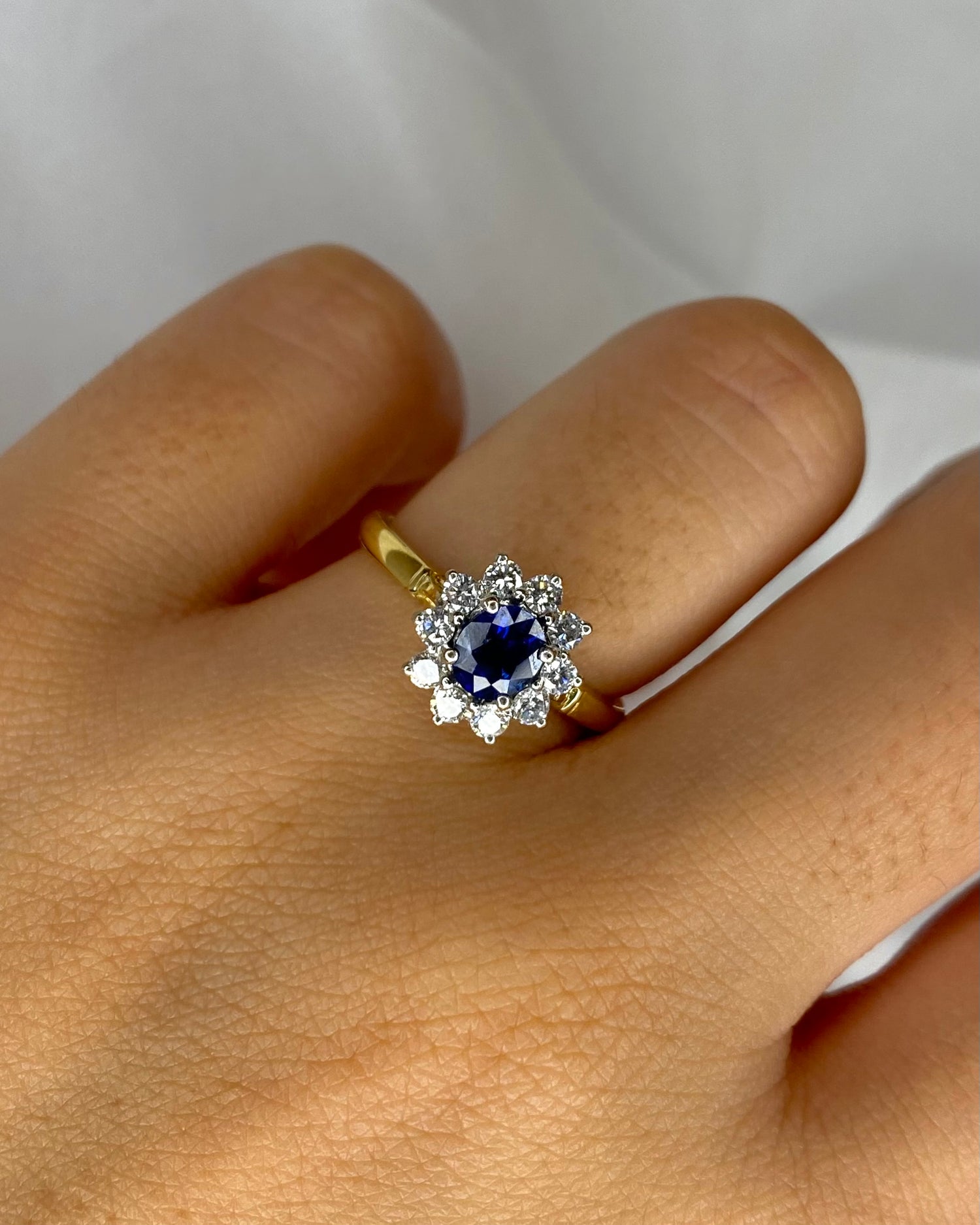 Bague Marguerite Saphir 0.72 carat & Diamants 0.40 carat "Vérène"