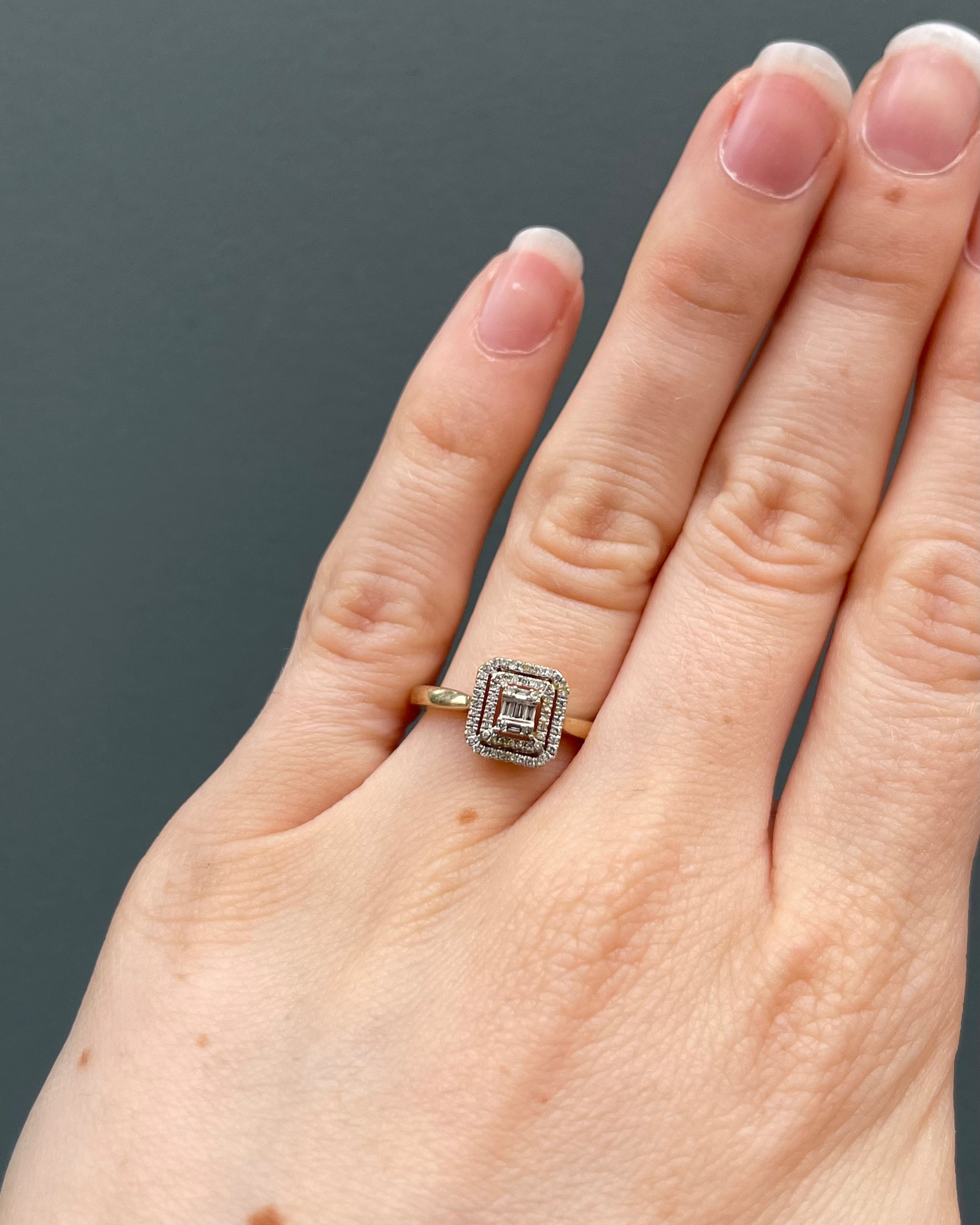 Anillo Margarita 67 Diamantes "Arya"