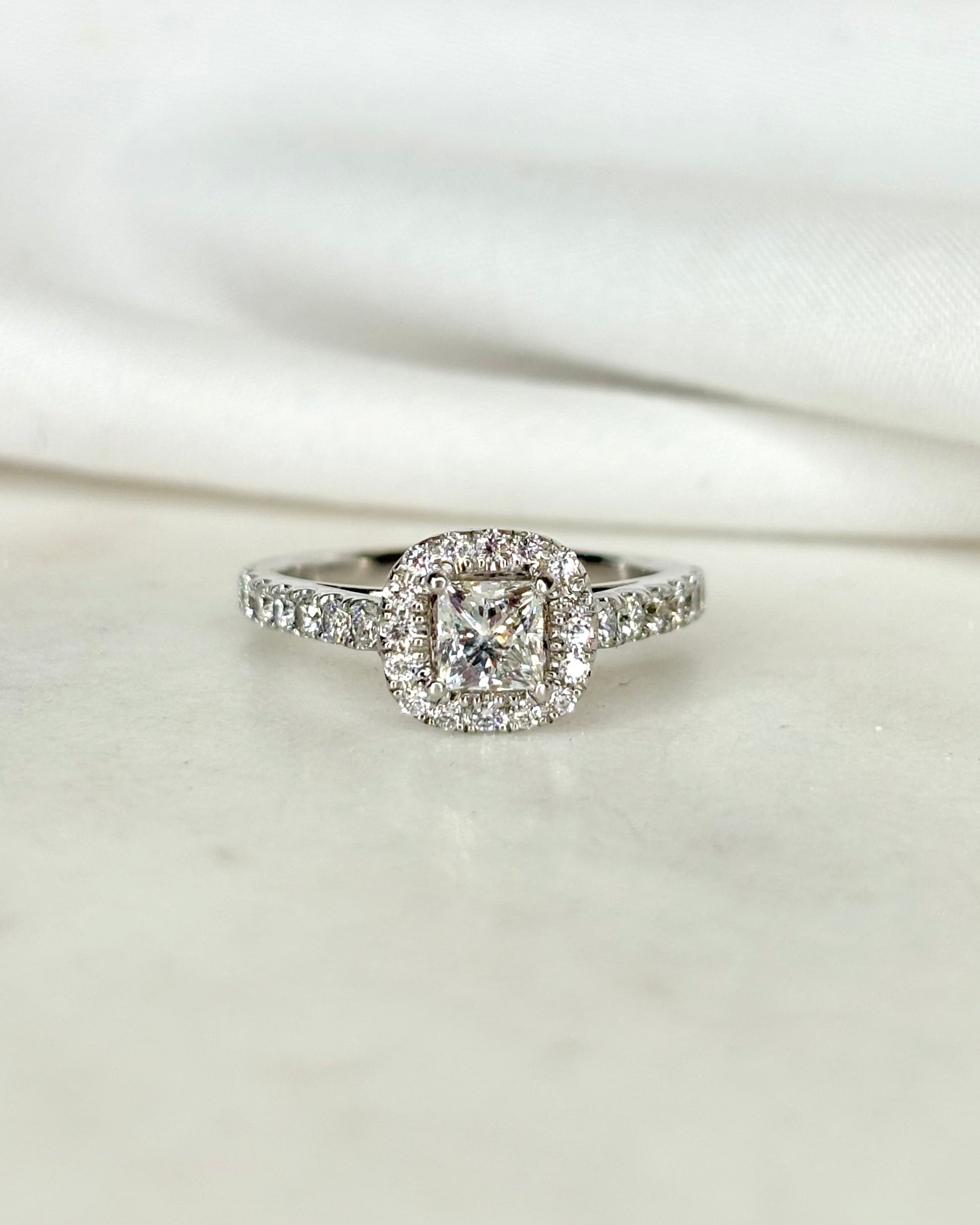 Bague Solitaire Auréole Diamants 1.14 carat "Murielle"