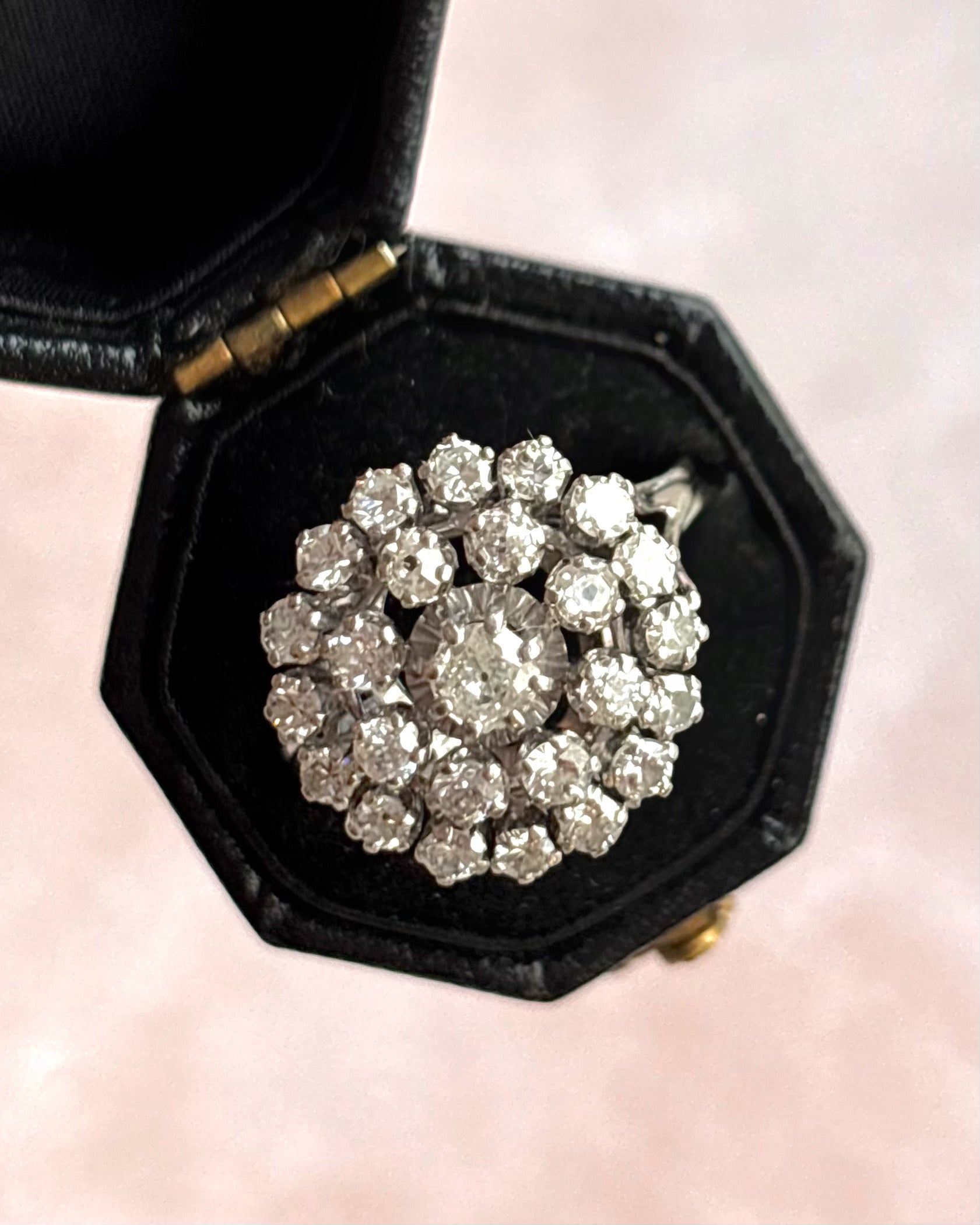 Bague Marguerite Diamants 1.56 carat, Or gris & Platine 6g "Vera"