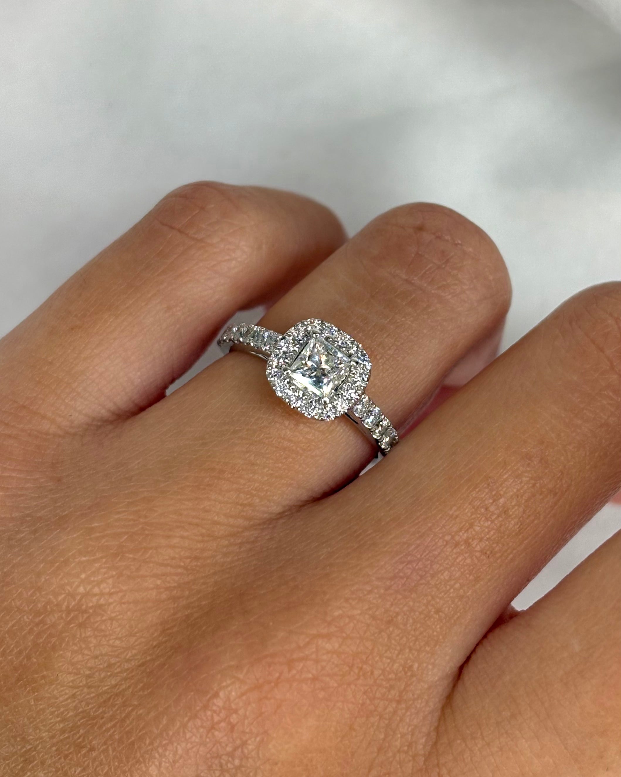 Bague Solitaire Auréole Diamants 1.14 carat "Murielle"