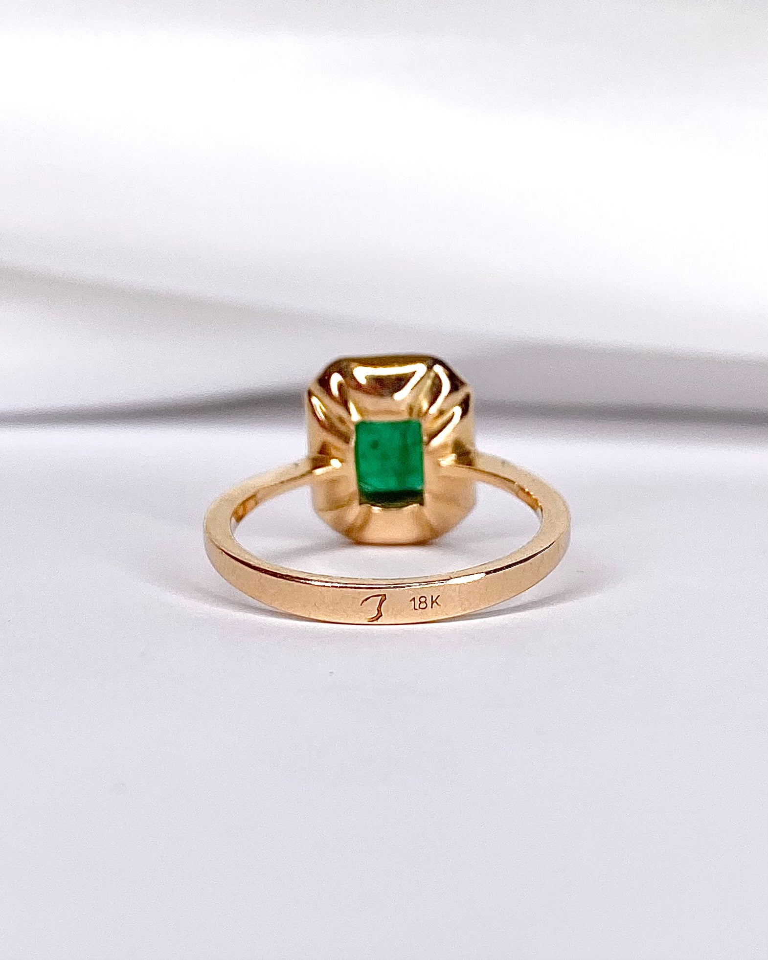 Bague Style Art Déco Émeraude 0.75 carat & Diamants "Clémence" - Elliade Paris