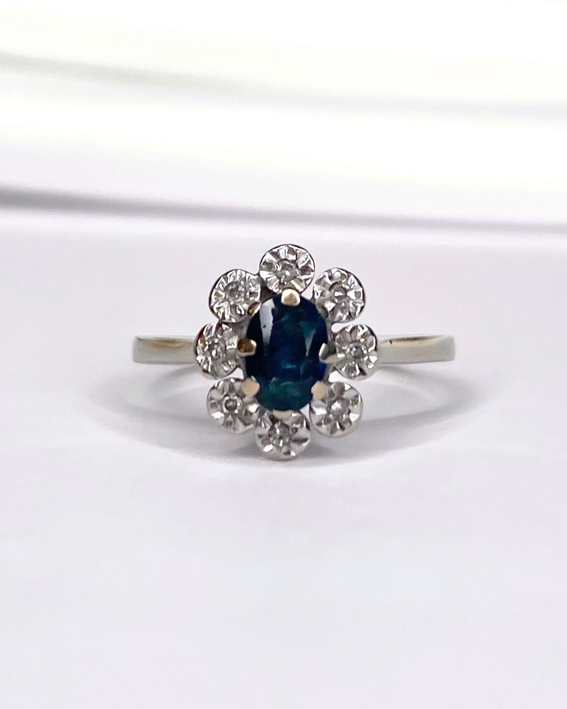 Bague Marguerite Saphir 0.40 carat & 8 Diamants "Agata"