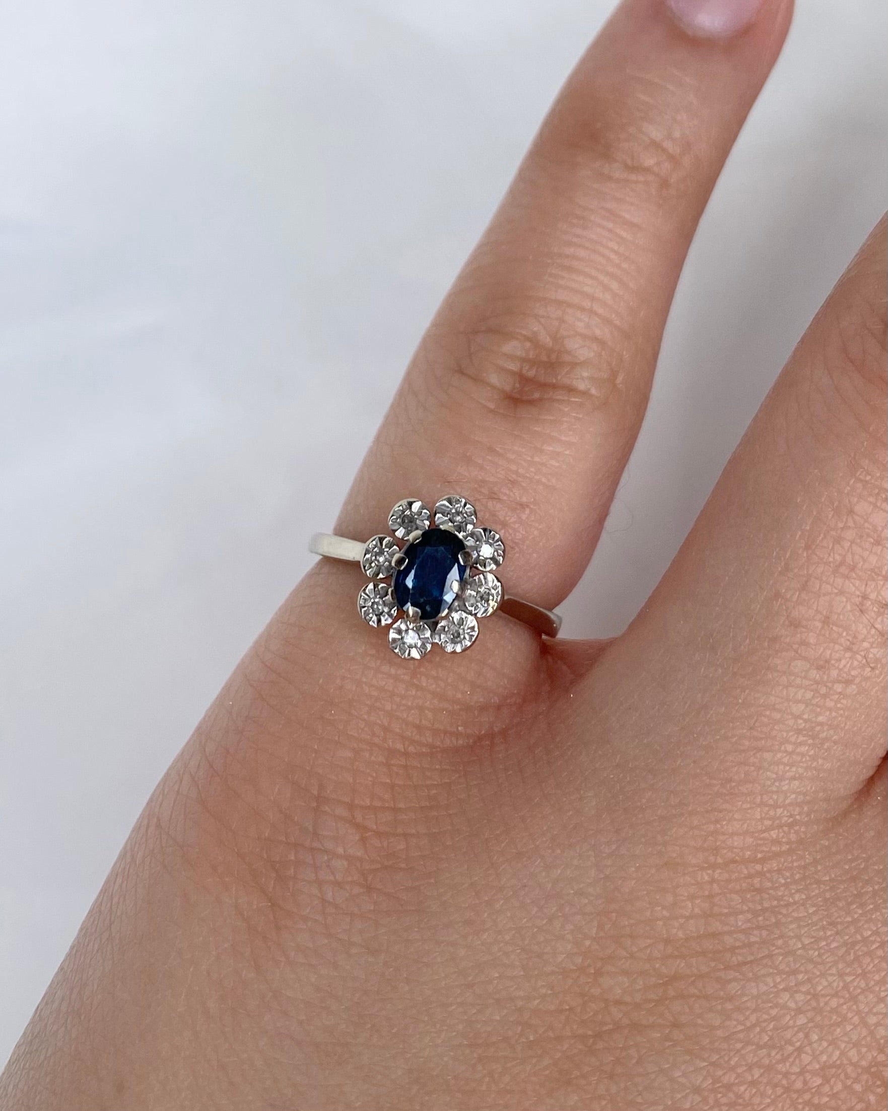 Bague Marguerite Saphir 0.40 carat & 8 Diamants "Agata"