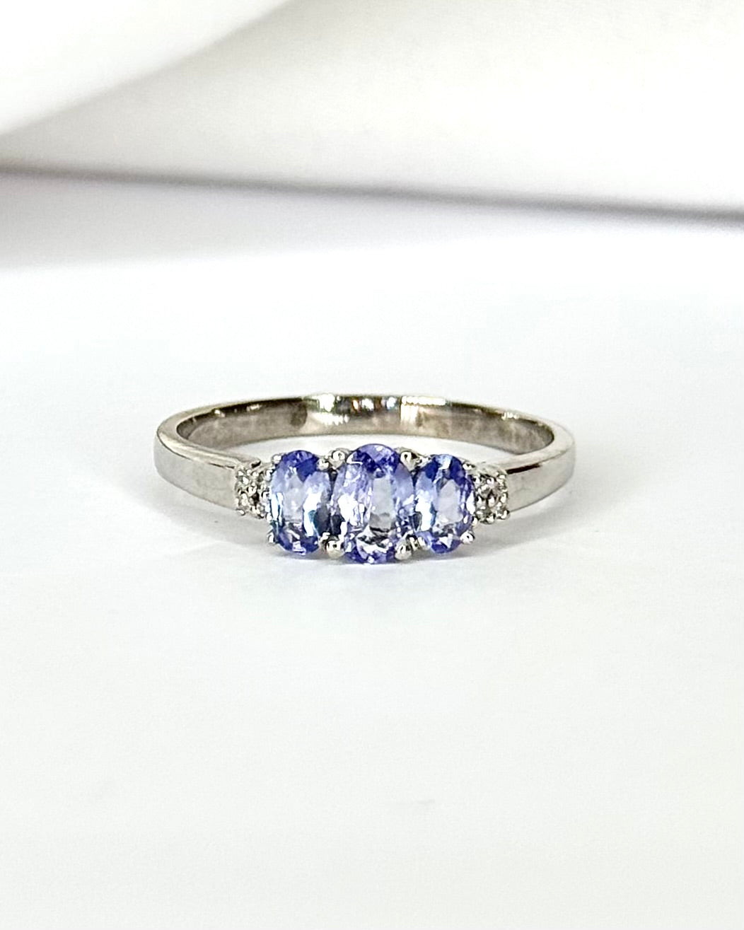 Bague Trilogie Tanzanites 0.86 carat & Diamants "Esmée"
