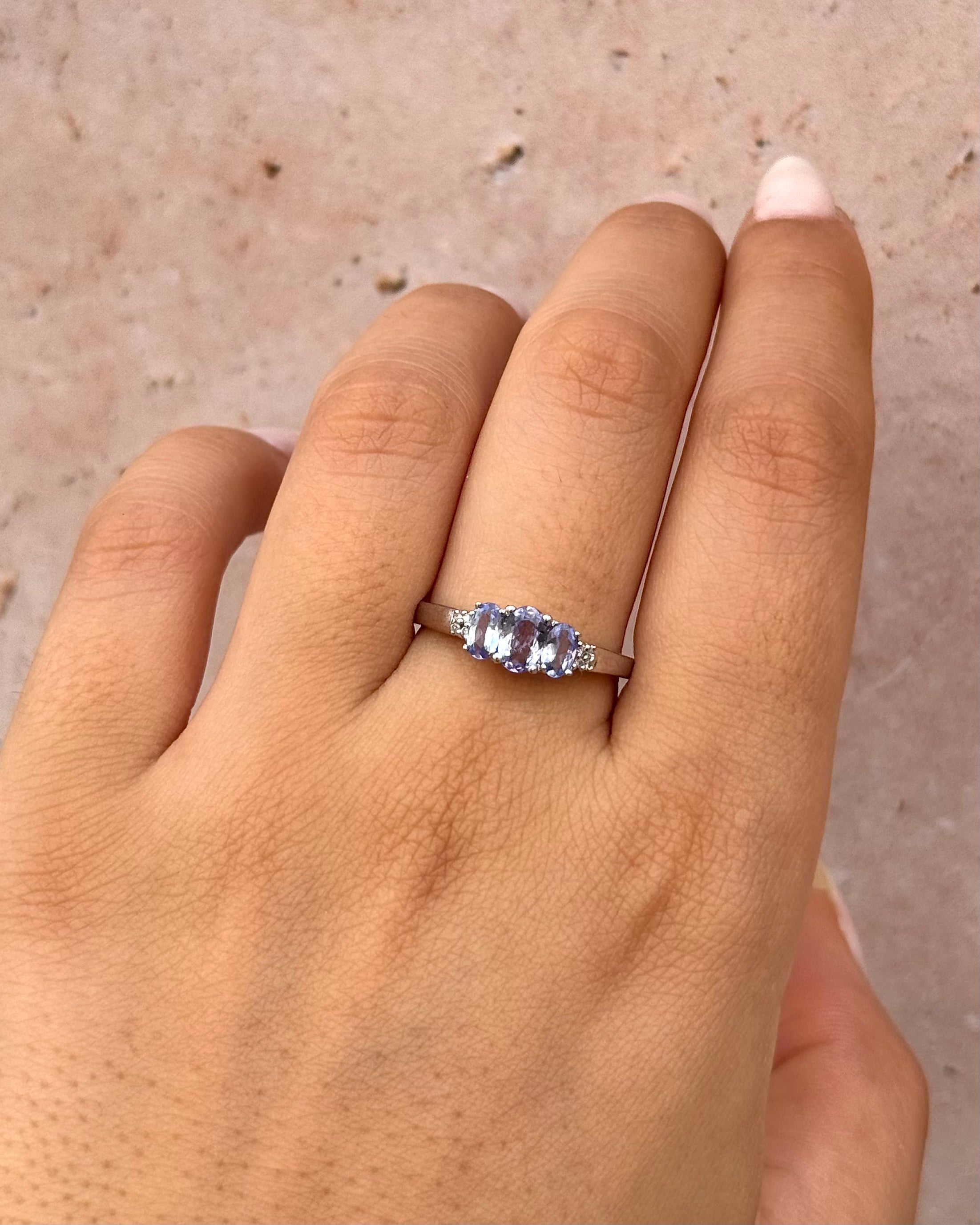 Bague Trilogie Tanzanites 0.86 carat & Diamants "Esmée"