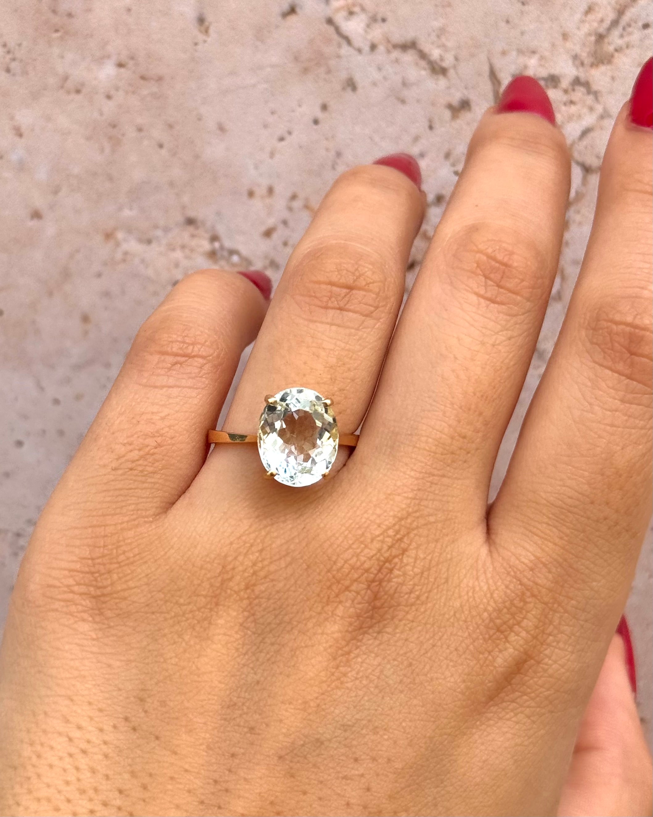 Anillo de cóctel con aguamarina de 4.70 quilates "Chrystel"