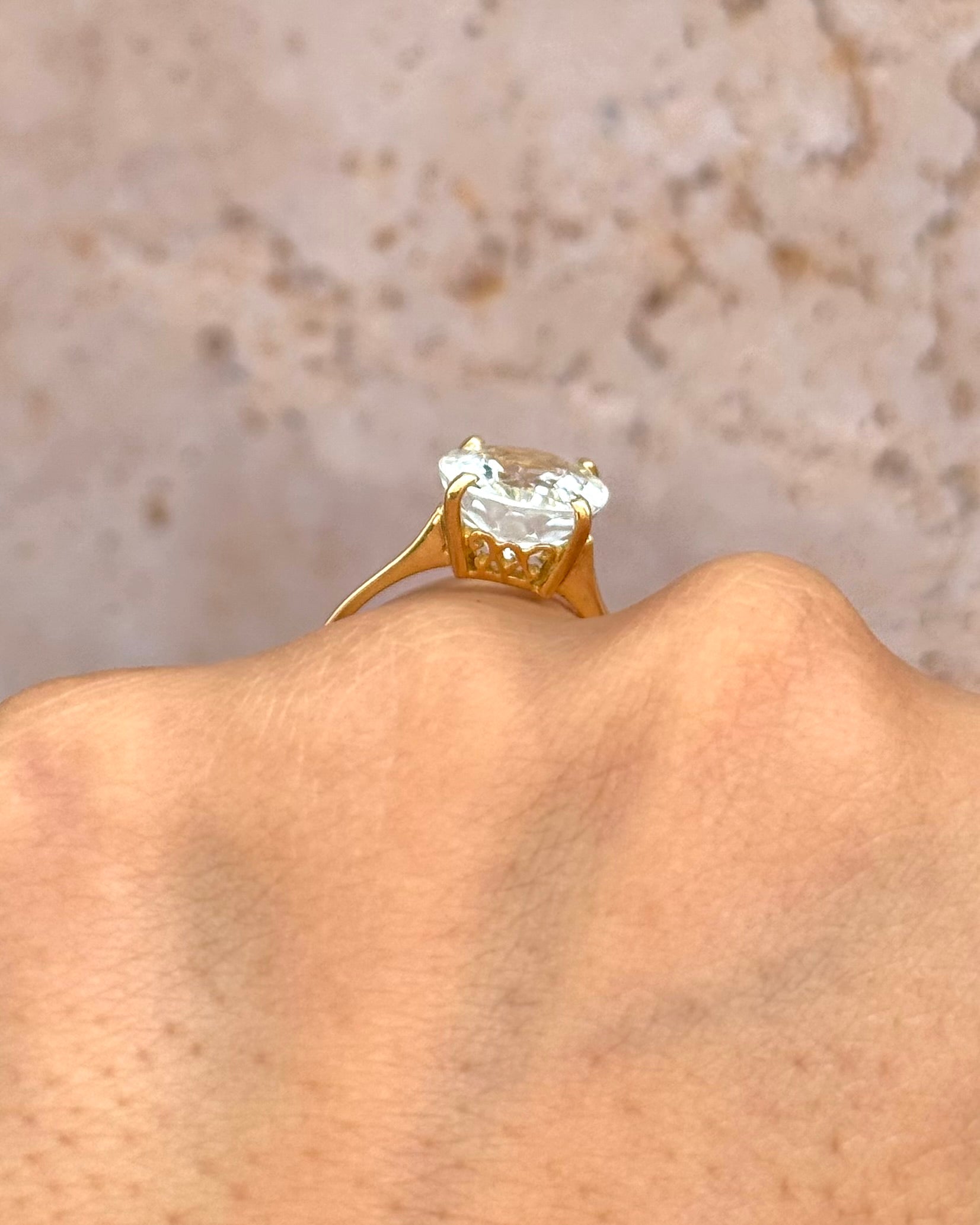Anillo de cóctel con aguamarina de 4.70 quilates "Chrystel"