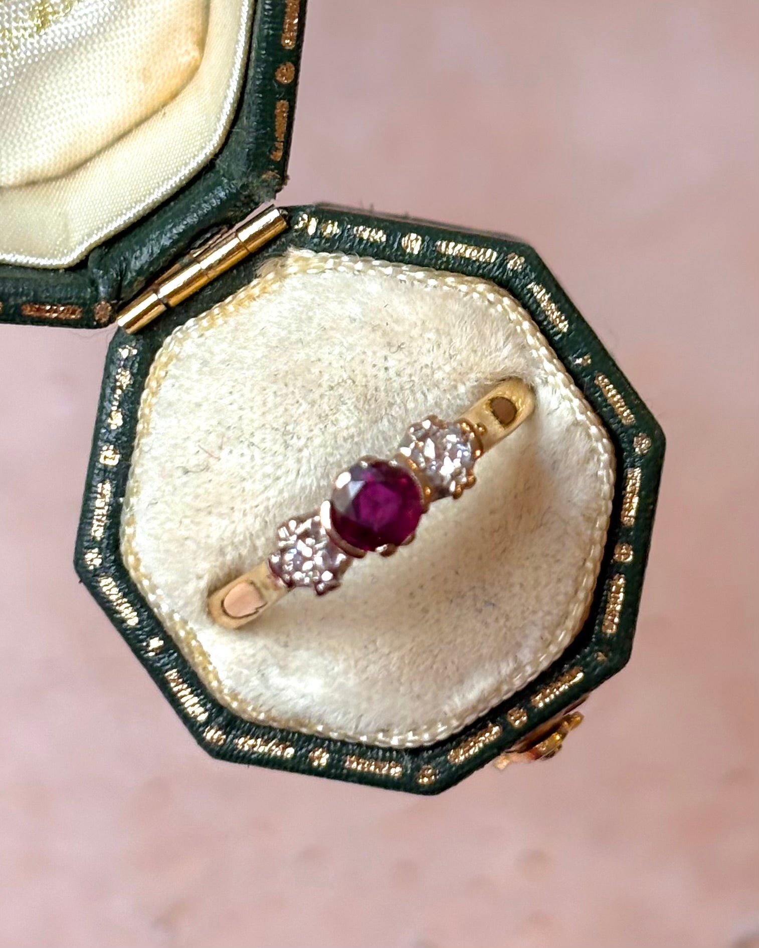 Bague Trilogie Rubis 0.50 carat & Diamants "Vanessa"