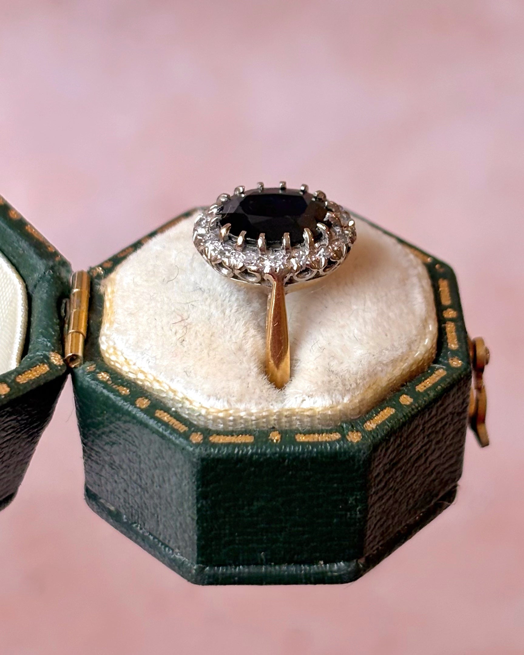 Bague Marguerite Saphir 1.70 carat & Diamants "Lauranne"