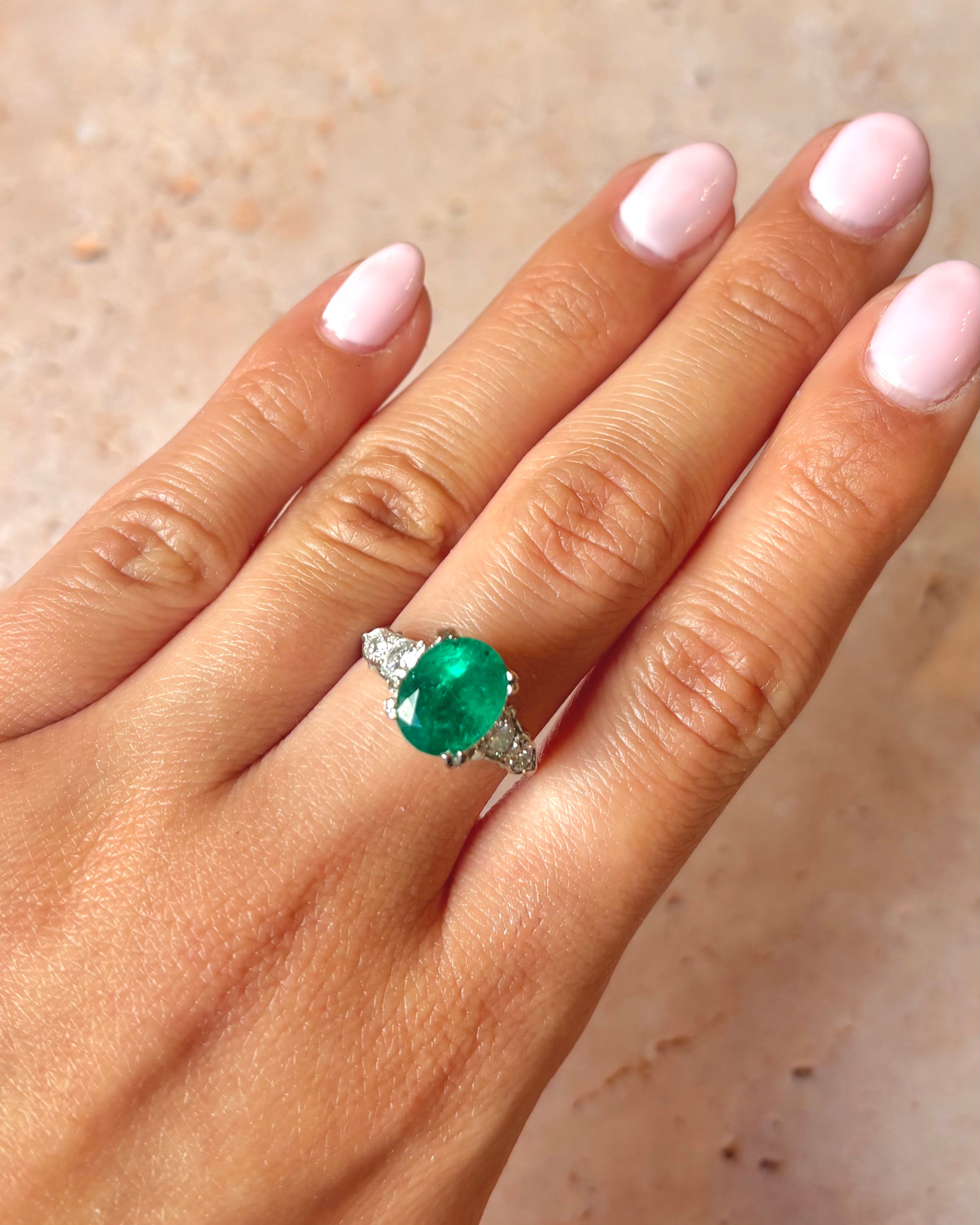 Emerald Trilogy Ring 3.10 carats, Diamonds 0.34 carat, Gold & Platinum "Astrid"