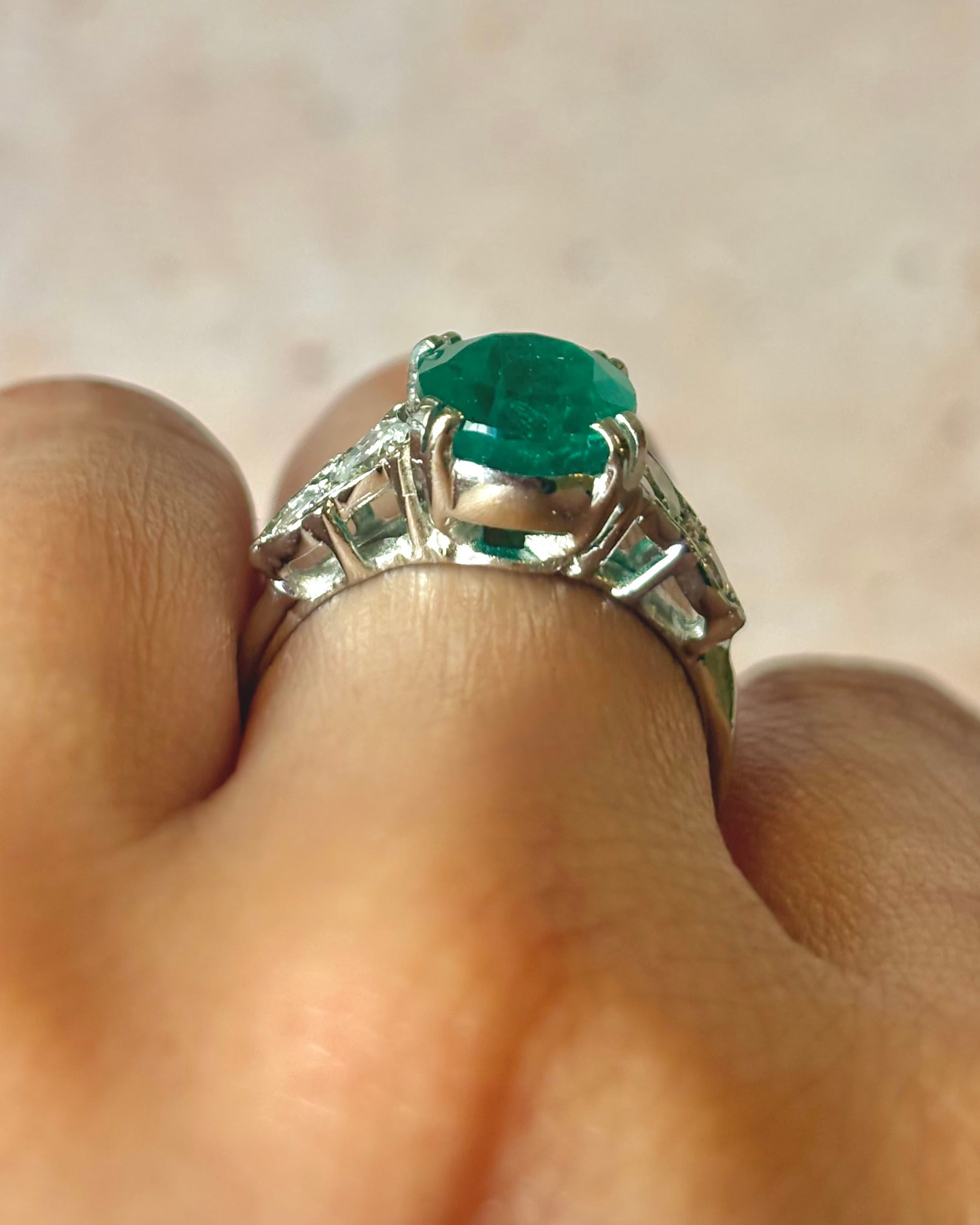 Emerald Trilogy Ring 3.10 carats, Diamonds 0.34 carat, Gold & Platinum "Astrid"