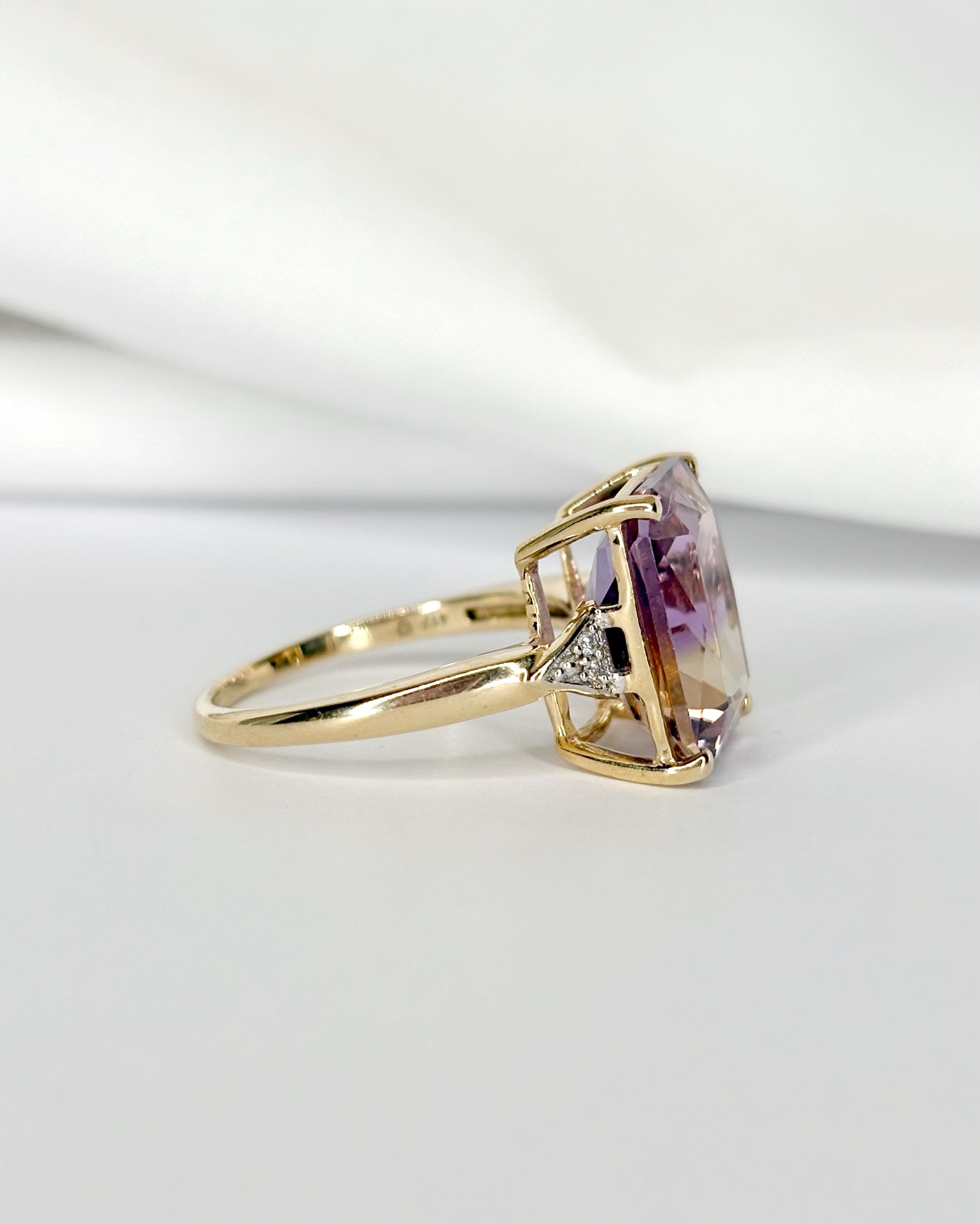 Anillo Trilogía Cóctel Ametrina 5.77 quilates y Diamantes "Irine"