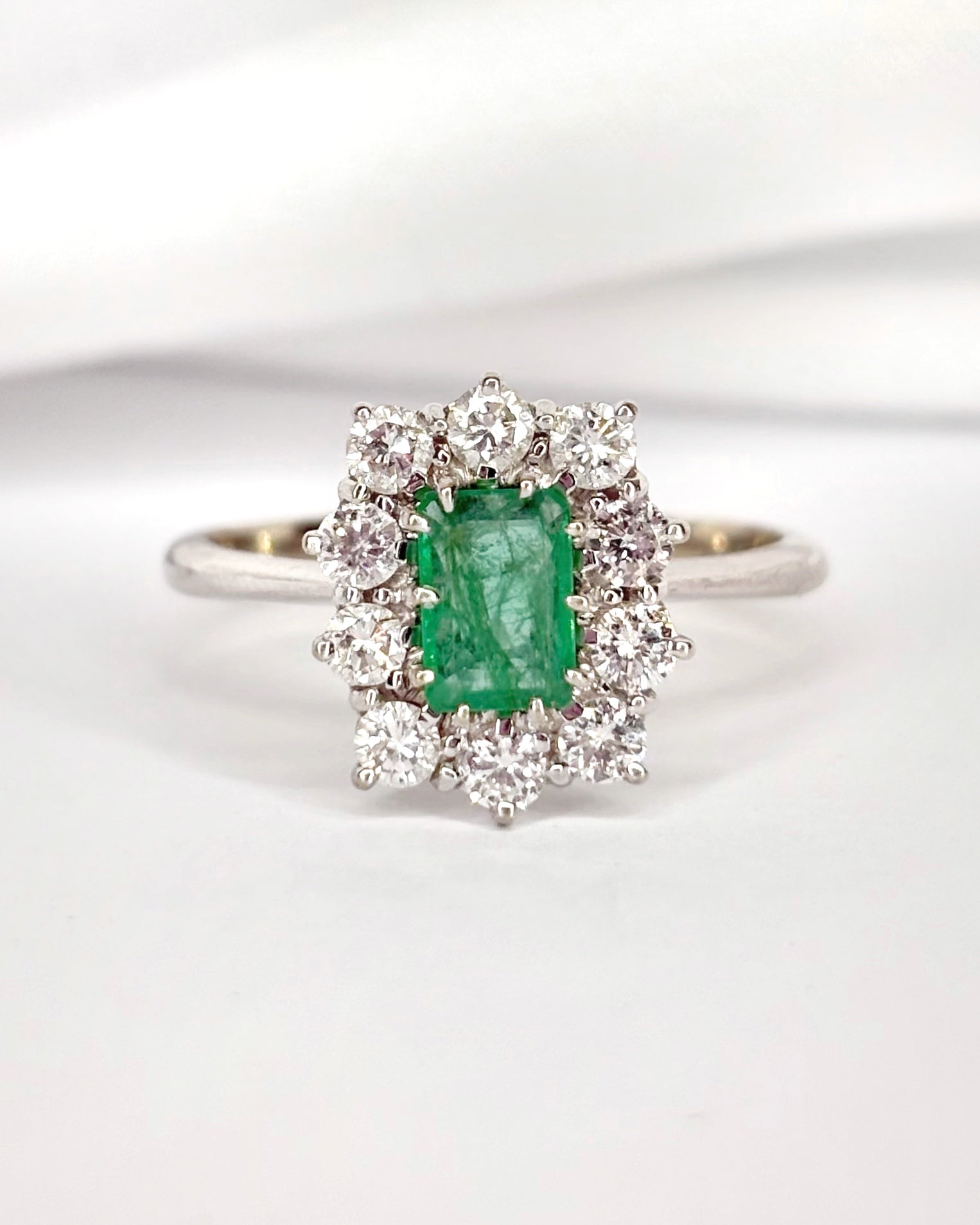 Bague Marguerite Émeraude 0.61 carat & Diamants 0.50 carat "Ségolène" - Elliade Paris