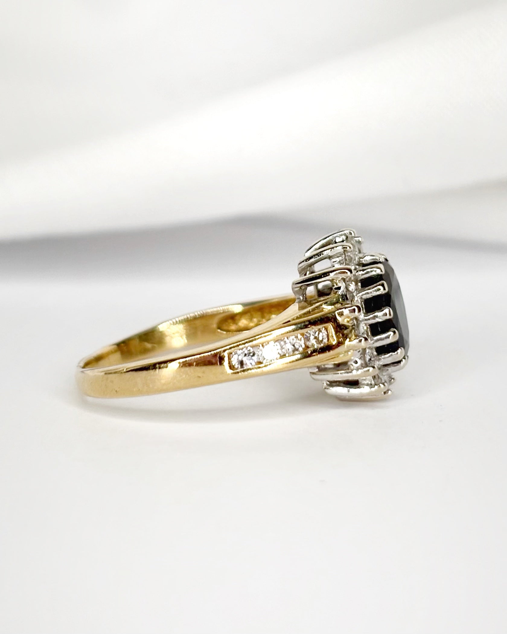 Bague Marguerite Saphir 1.15 carat & Diamants 0.33 carat "Helena" - Elliade Paris