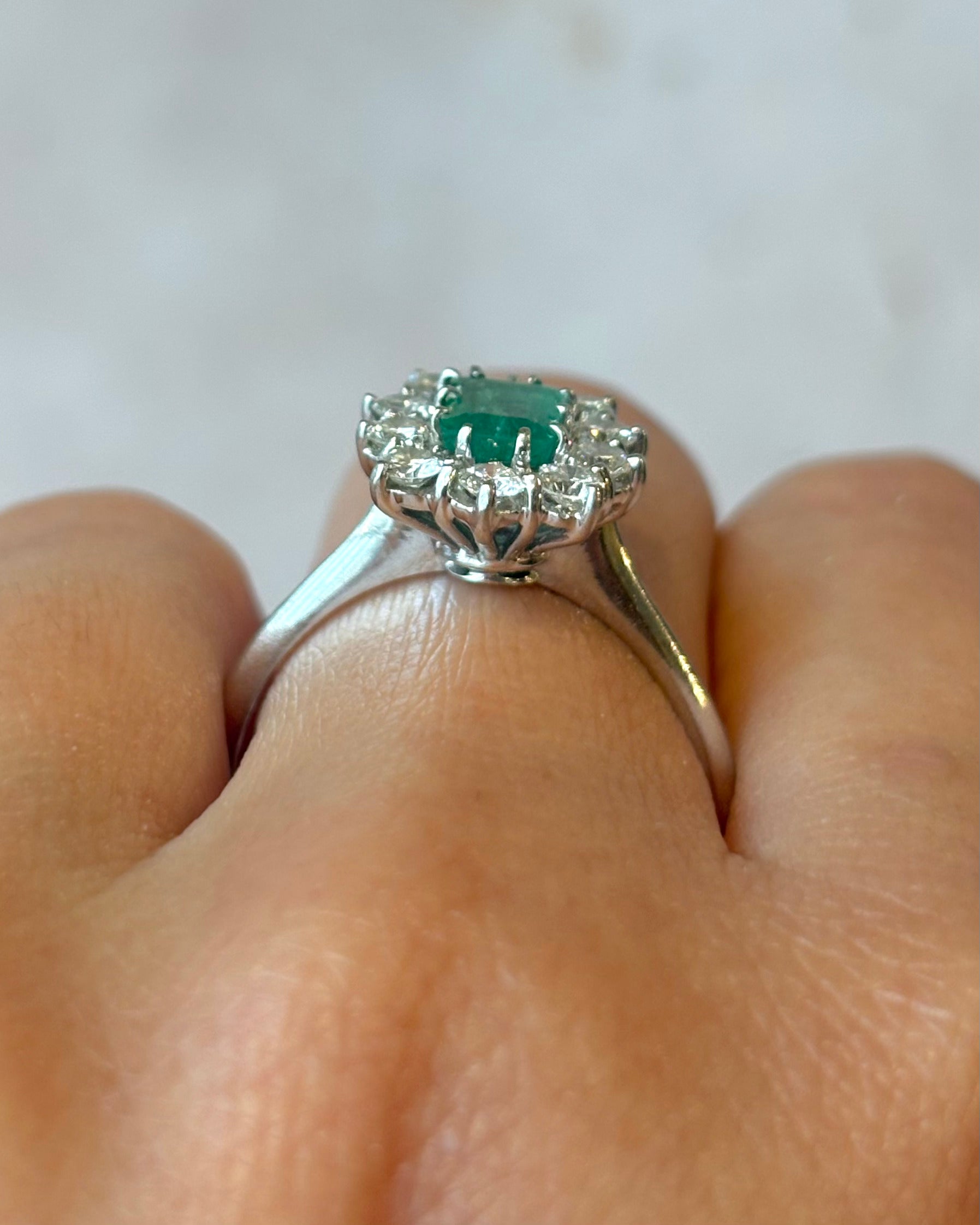 Bague Marguerite Émeraude 0.61 carat & Diamants 0.50 carat "Ségolène" - Elliade Paris
