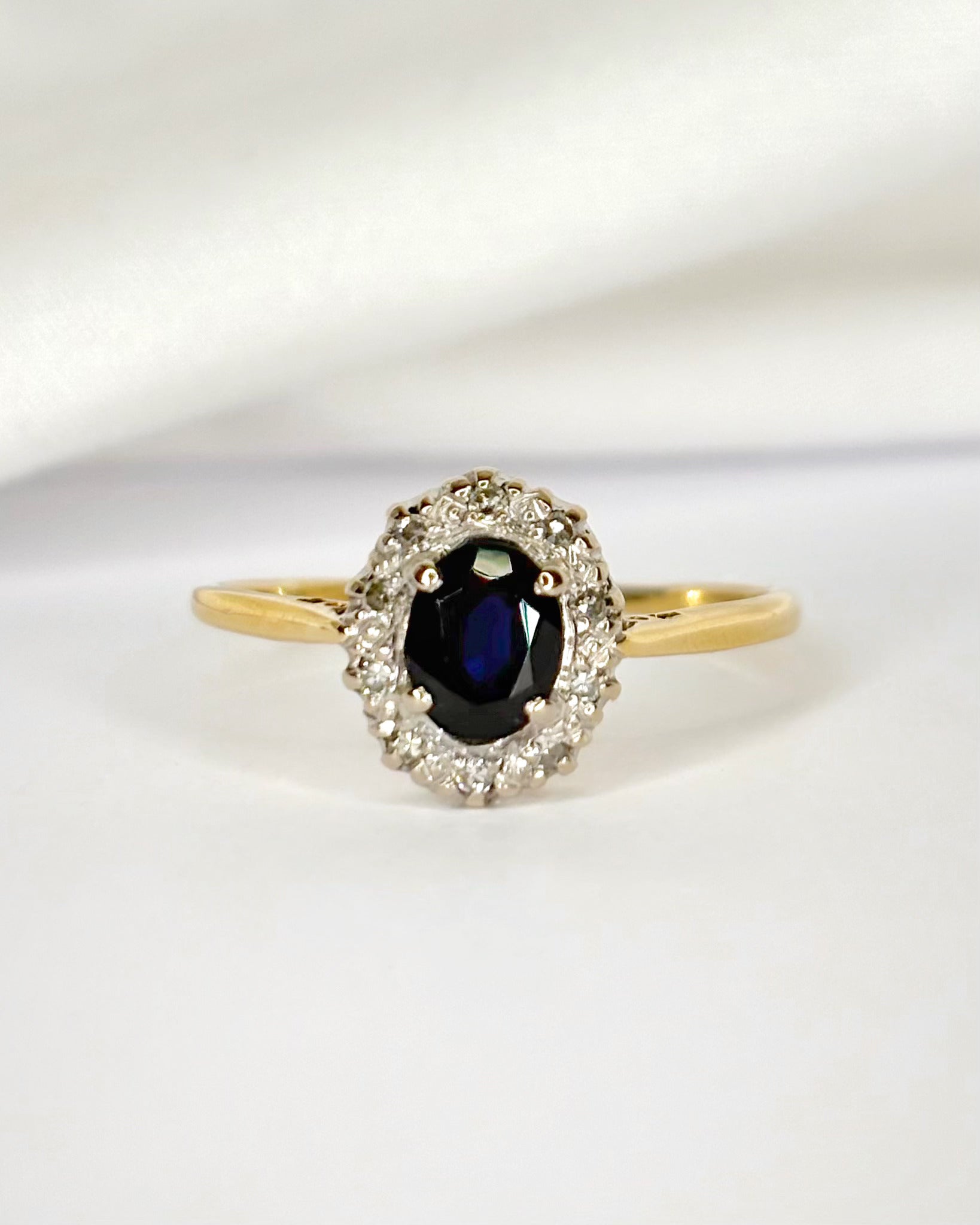 Anillo Marguerite Zafiro 0,85 quilates y diamantes "Erine"