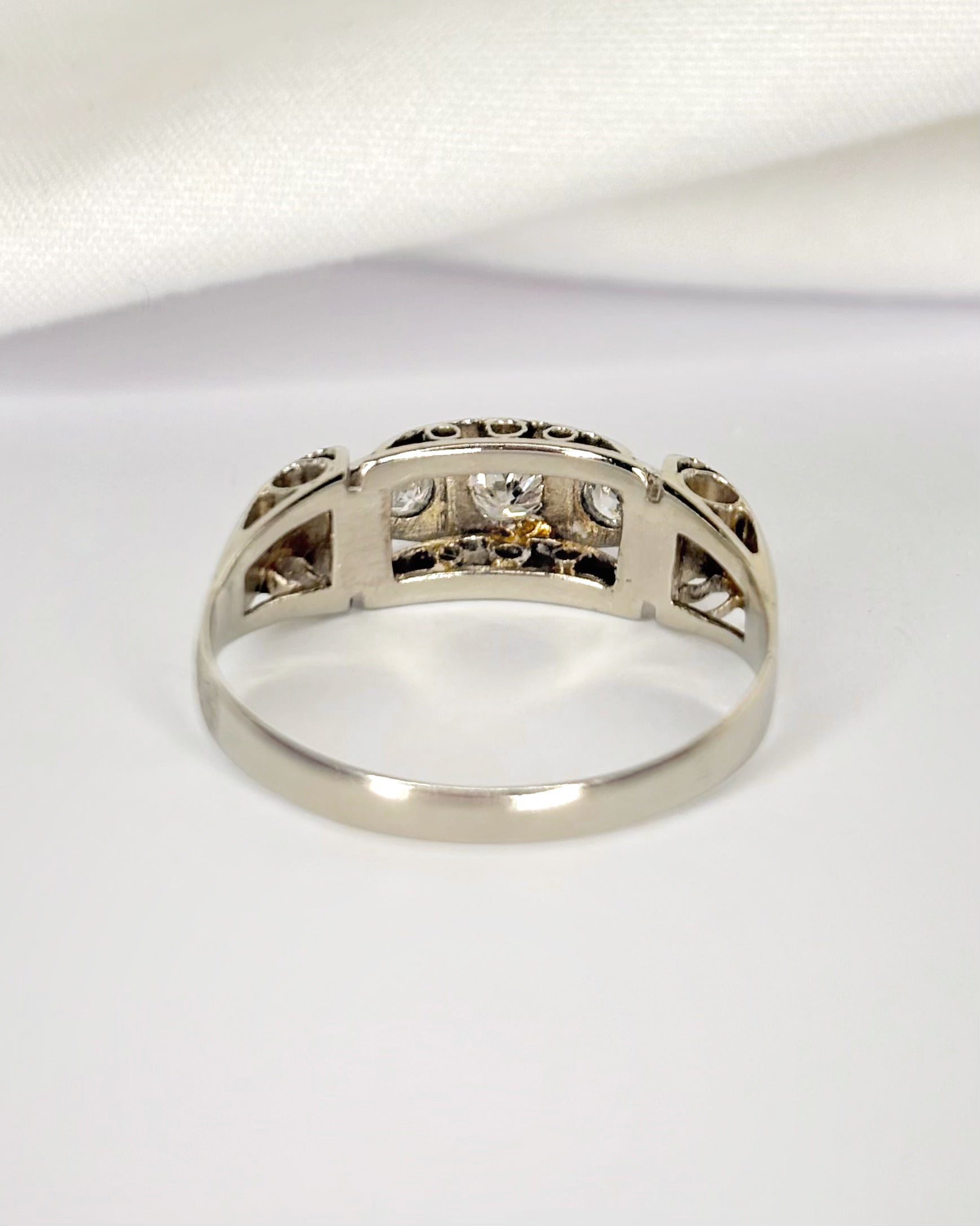 Anillo solitario de turmalina