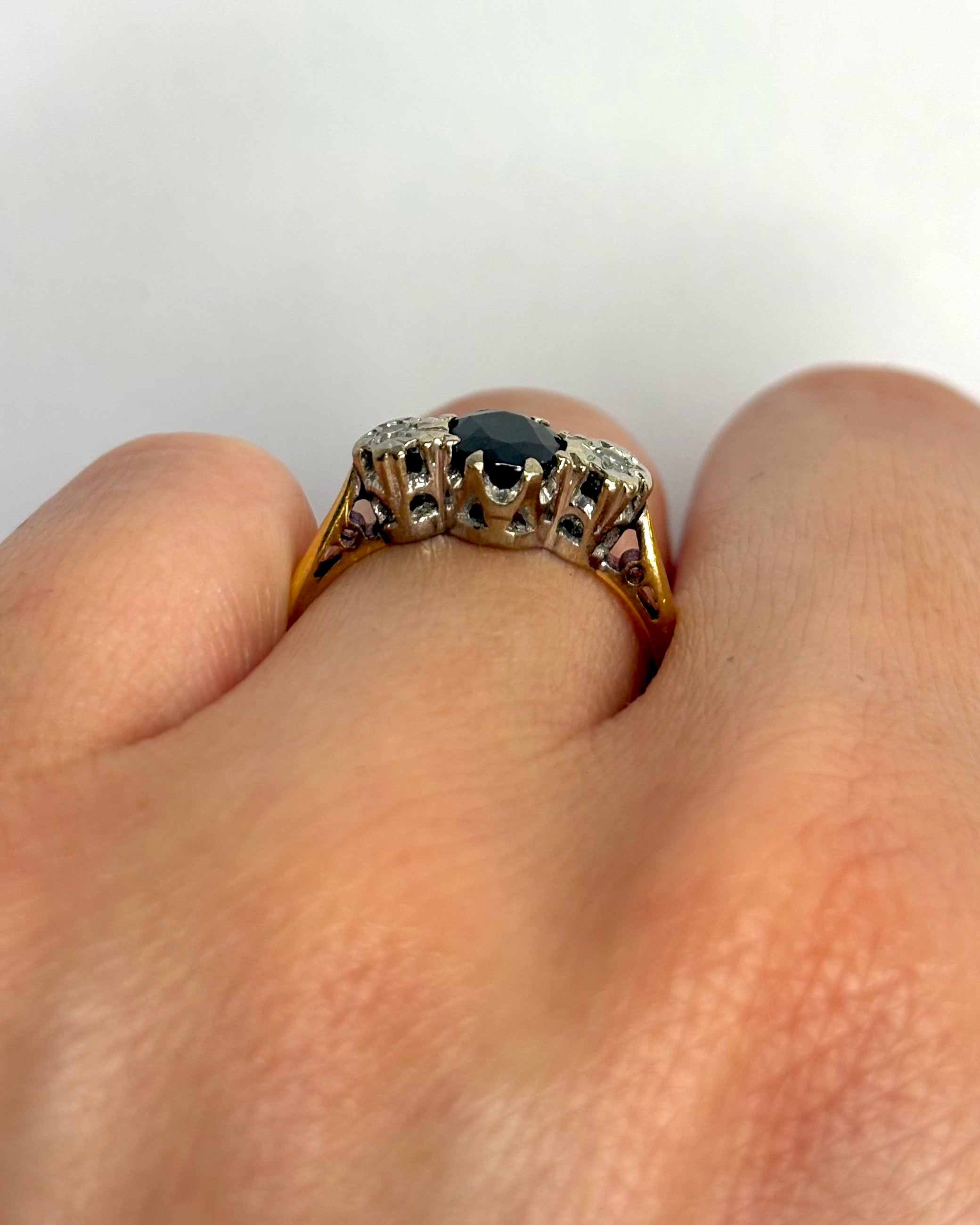 Bague Trilogie Saphir 0.80 carat & Diamants "Clarence" - Elliade Paris