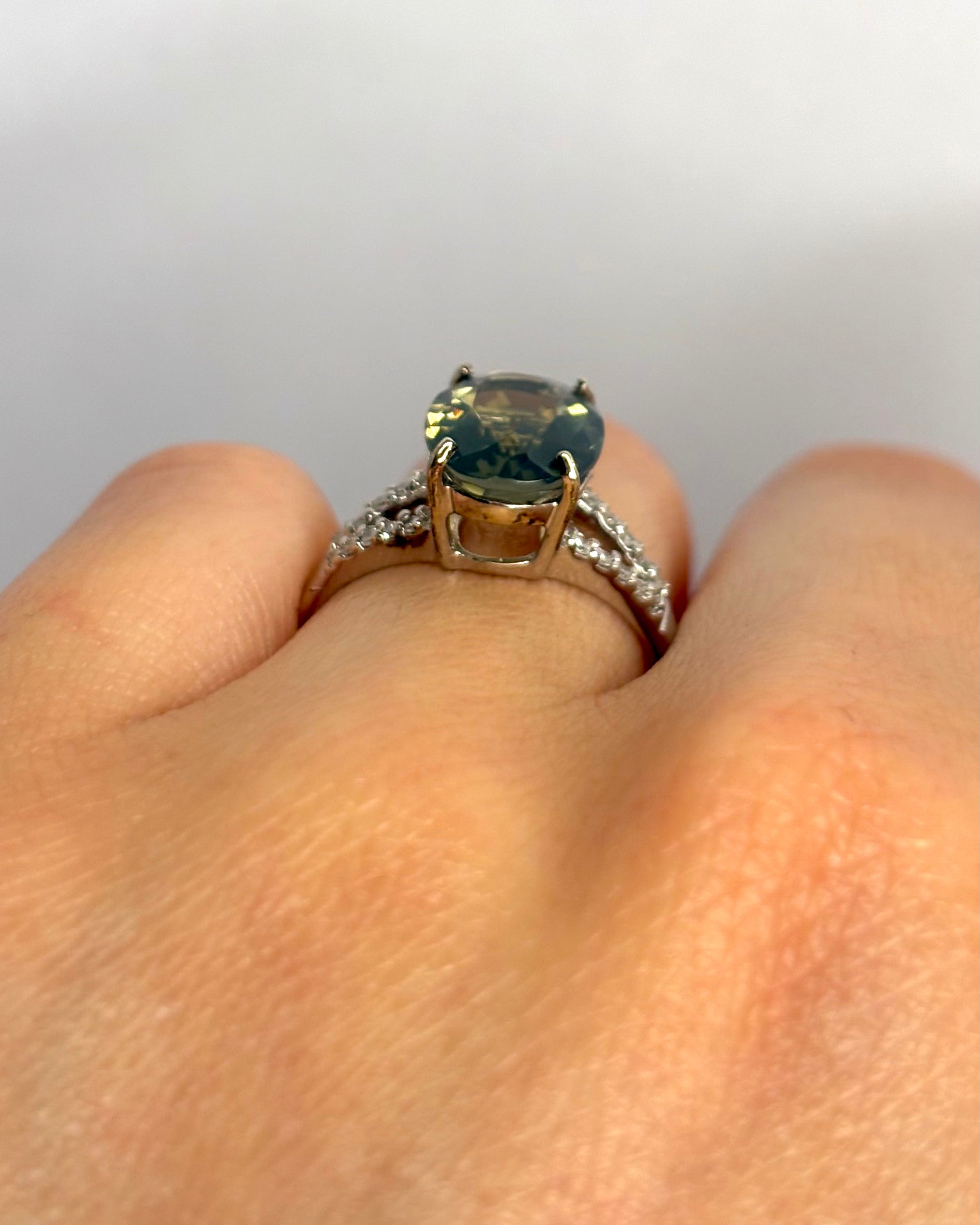 Bague Solitaire Opale 1.90 carat & Diamants "Lucia"