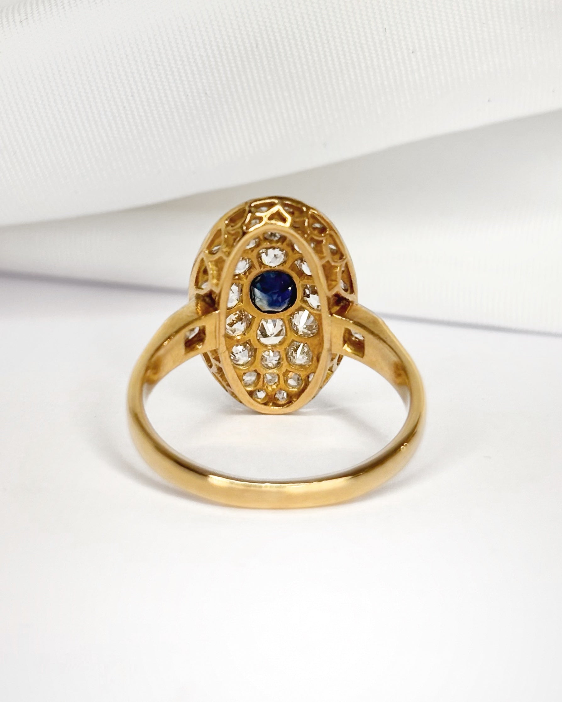 Anillo Marquise Estilo Art-Déco Zafiro y Diamantes 0,92 quilates "Isabeau"