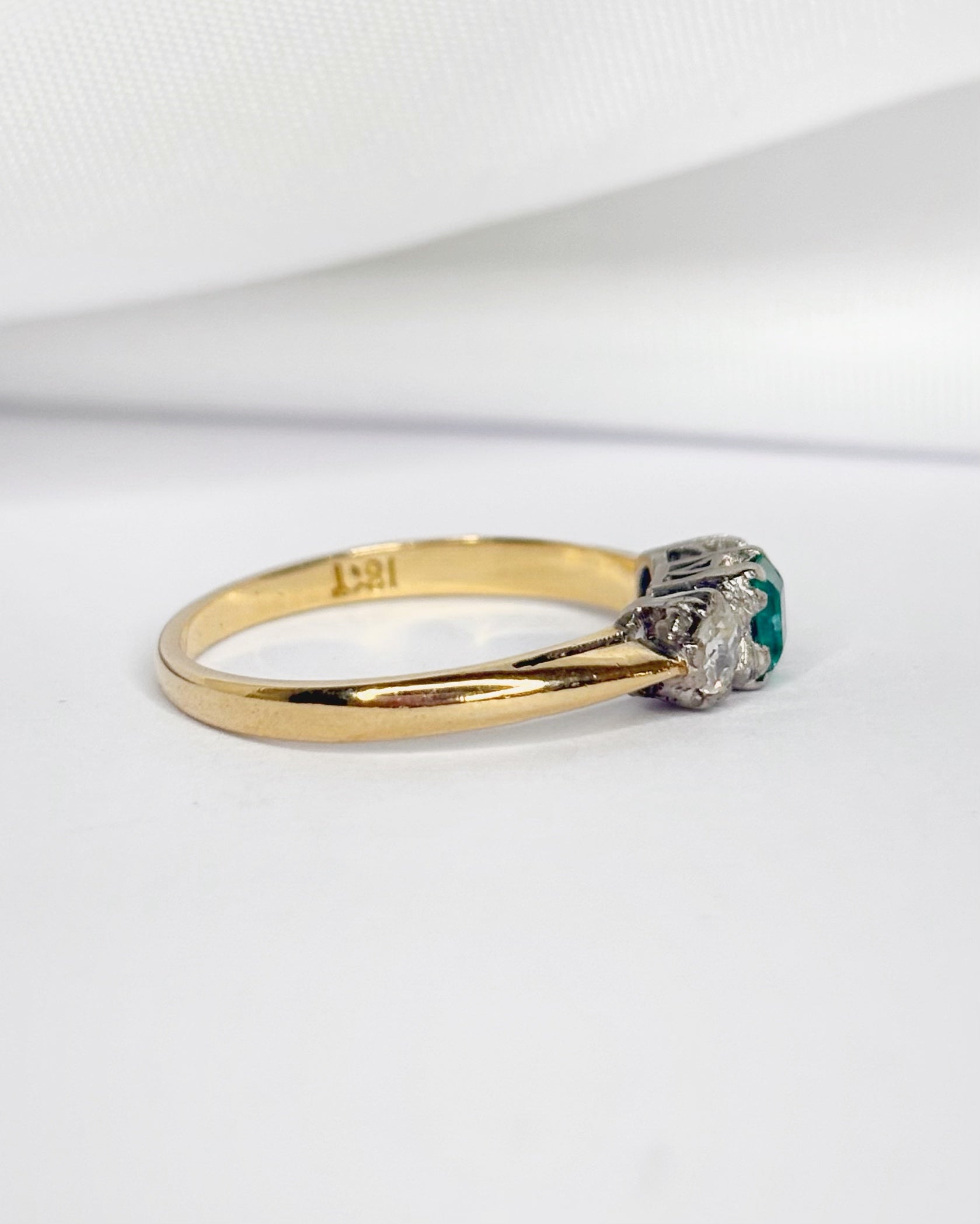 Emerald Trilogy Ring 0.24 Carat & Diamonds "Lucia"