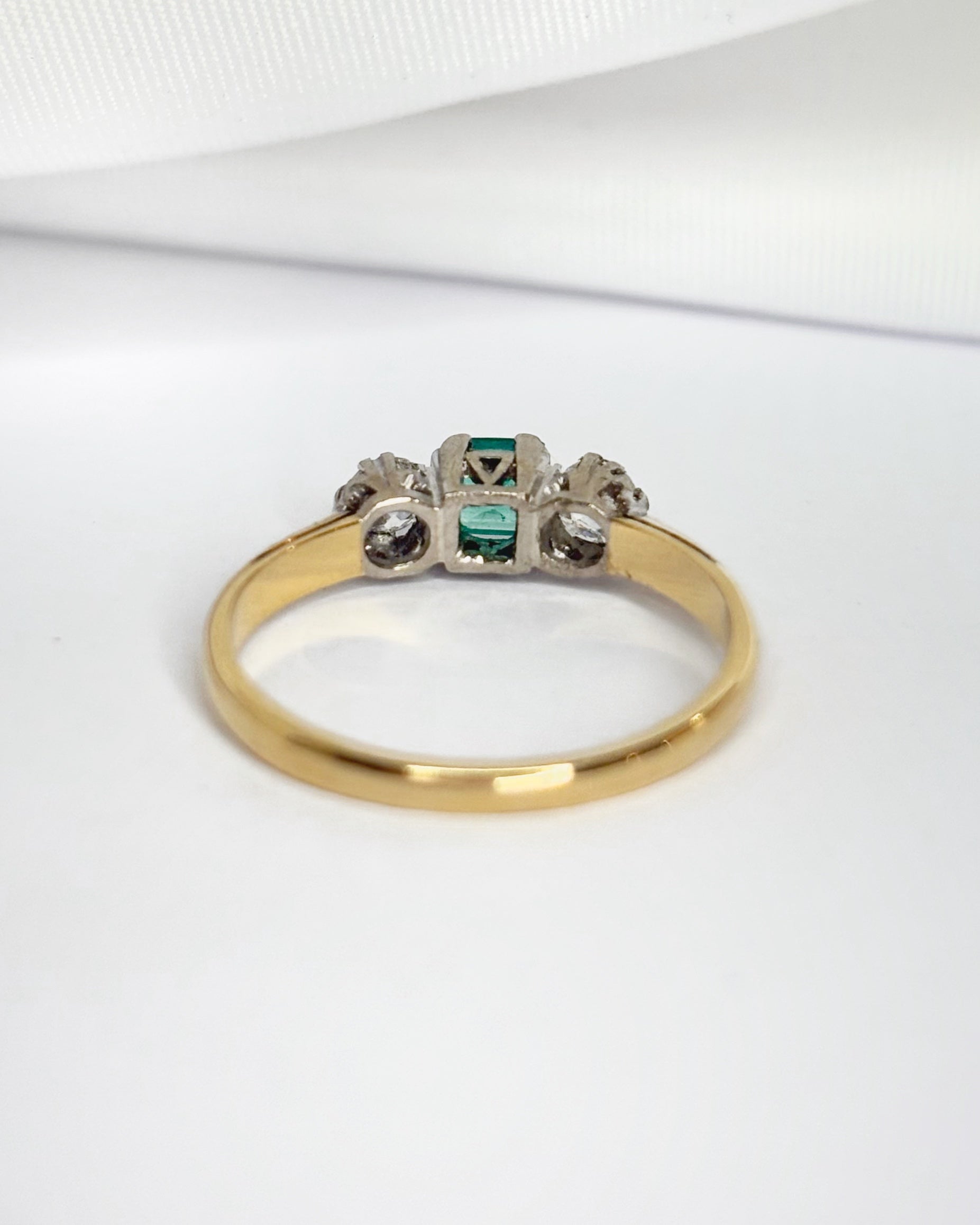 Emerald Trilogy Ring 0.24 Carat & Diamonds "Lucia"