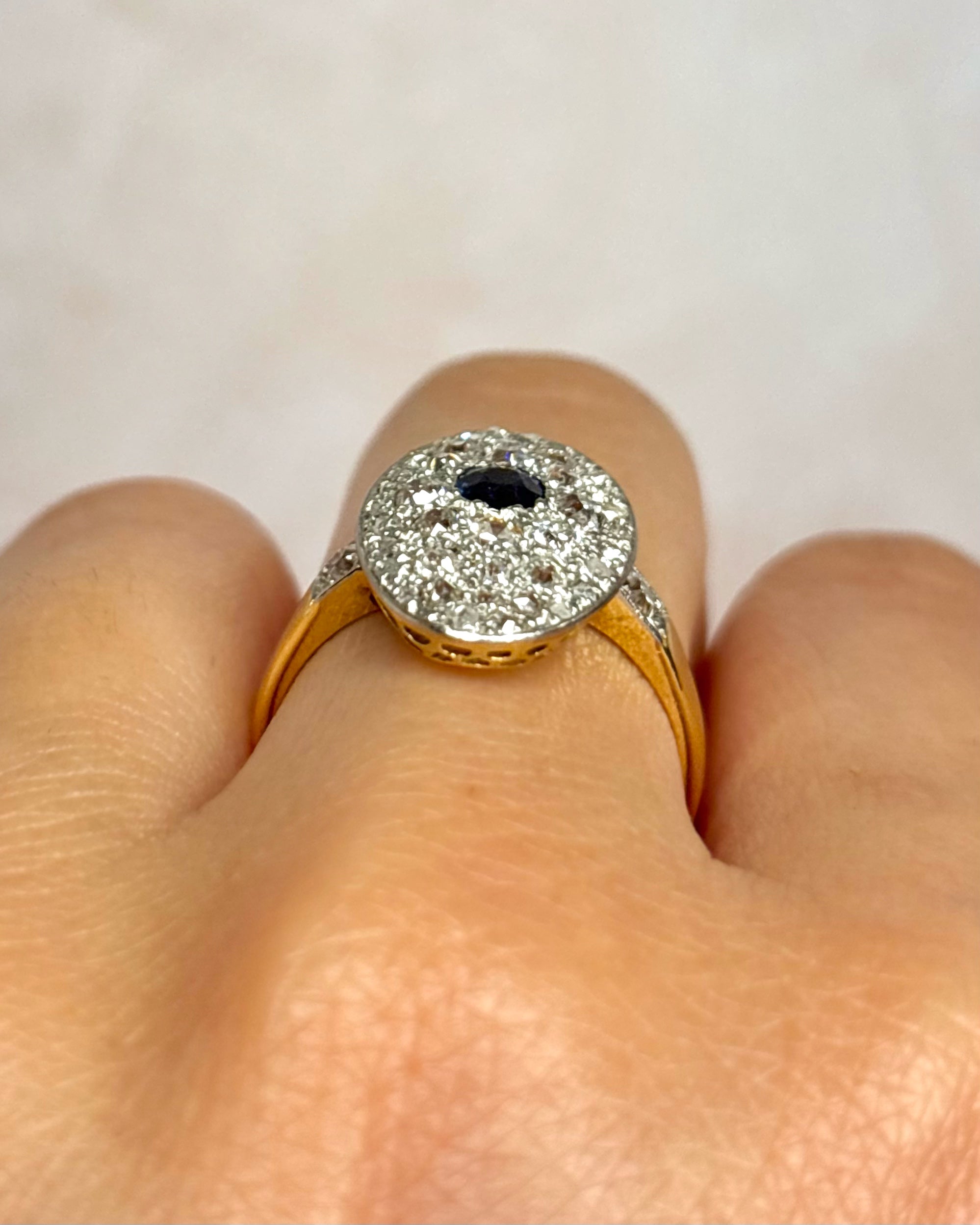 Anillo Marquise Estilo Art-Déco Zafiro y Diamantes 0,92 quilates "Isabeau"